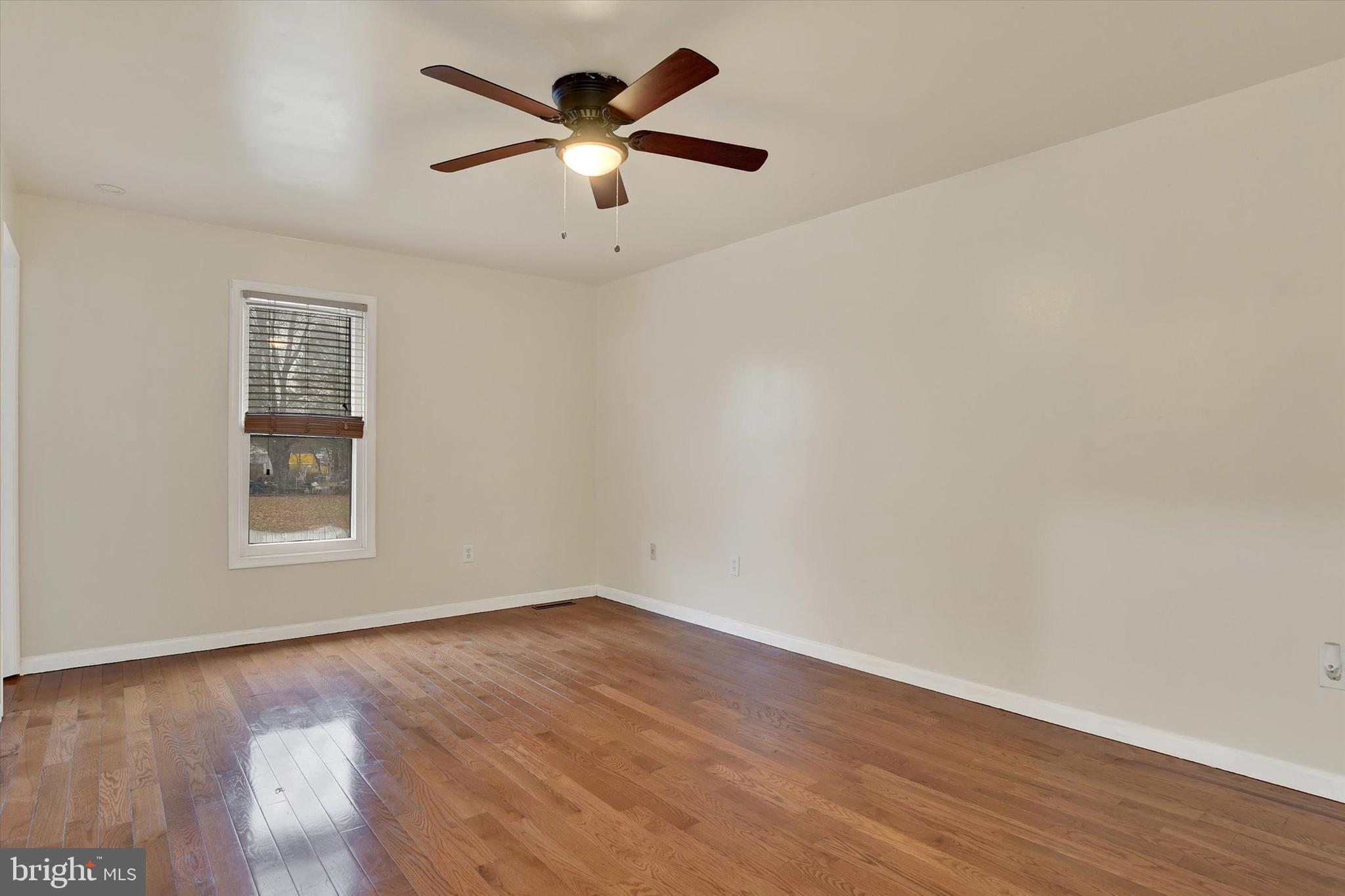 WINDSOR FARMS - Residential