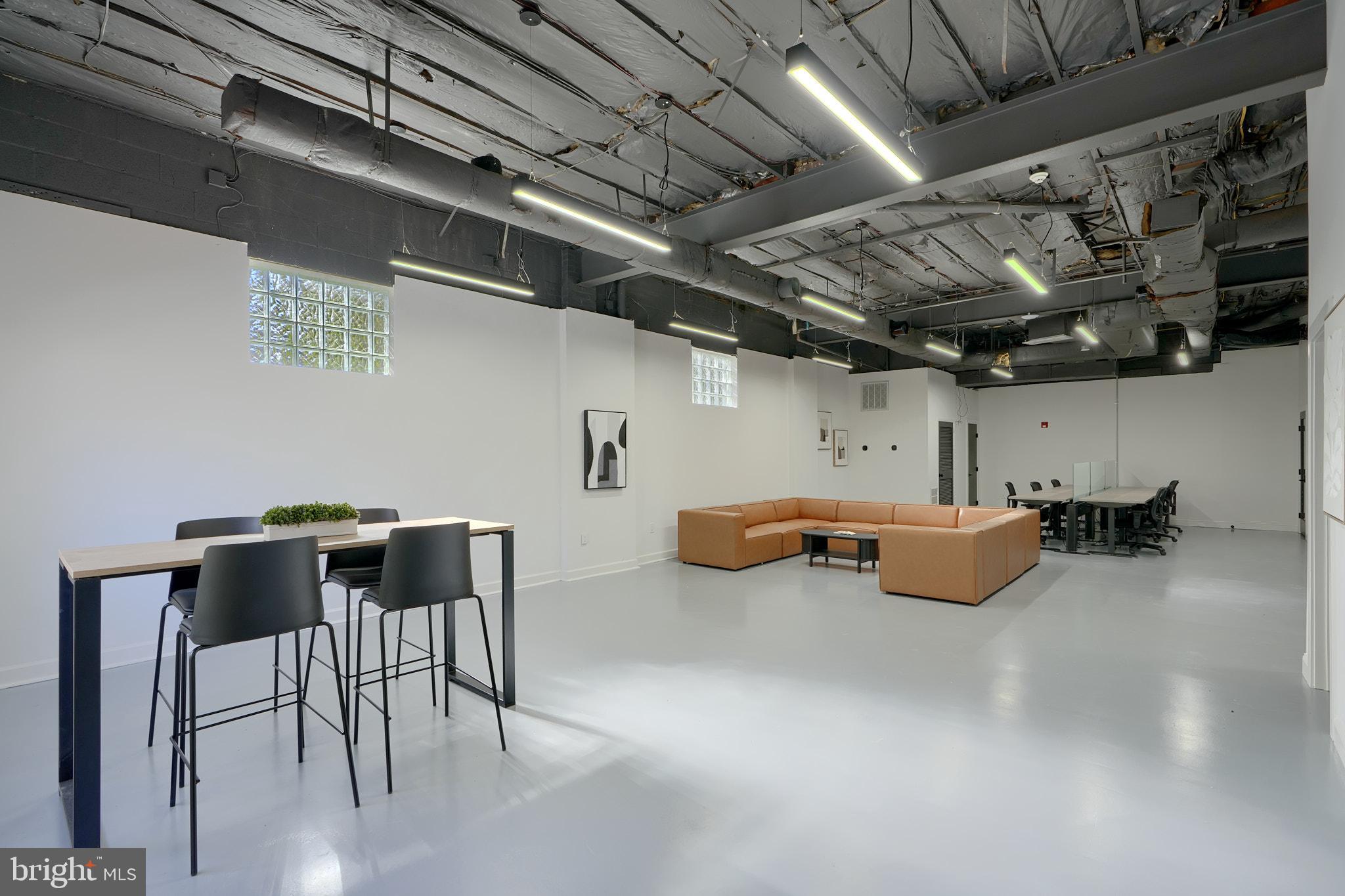 MOUNT WASHINGTON - Commercial Lease