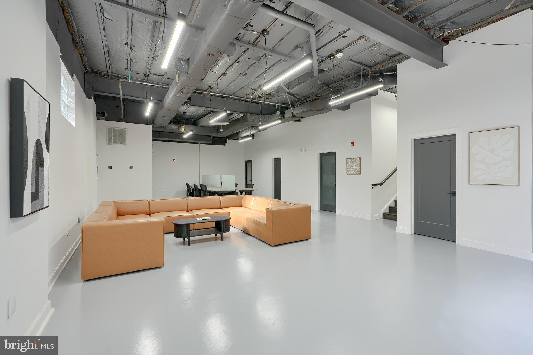 MOUNT WASHINGTON - Commercial Lease