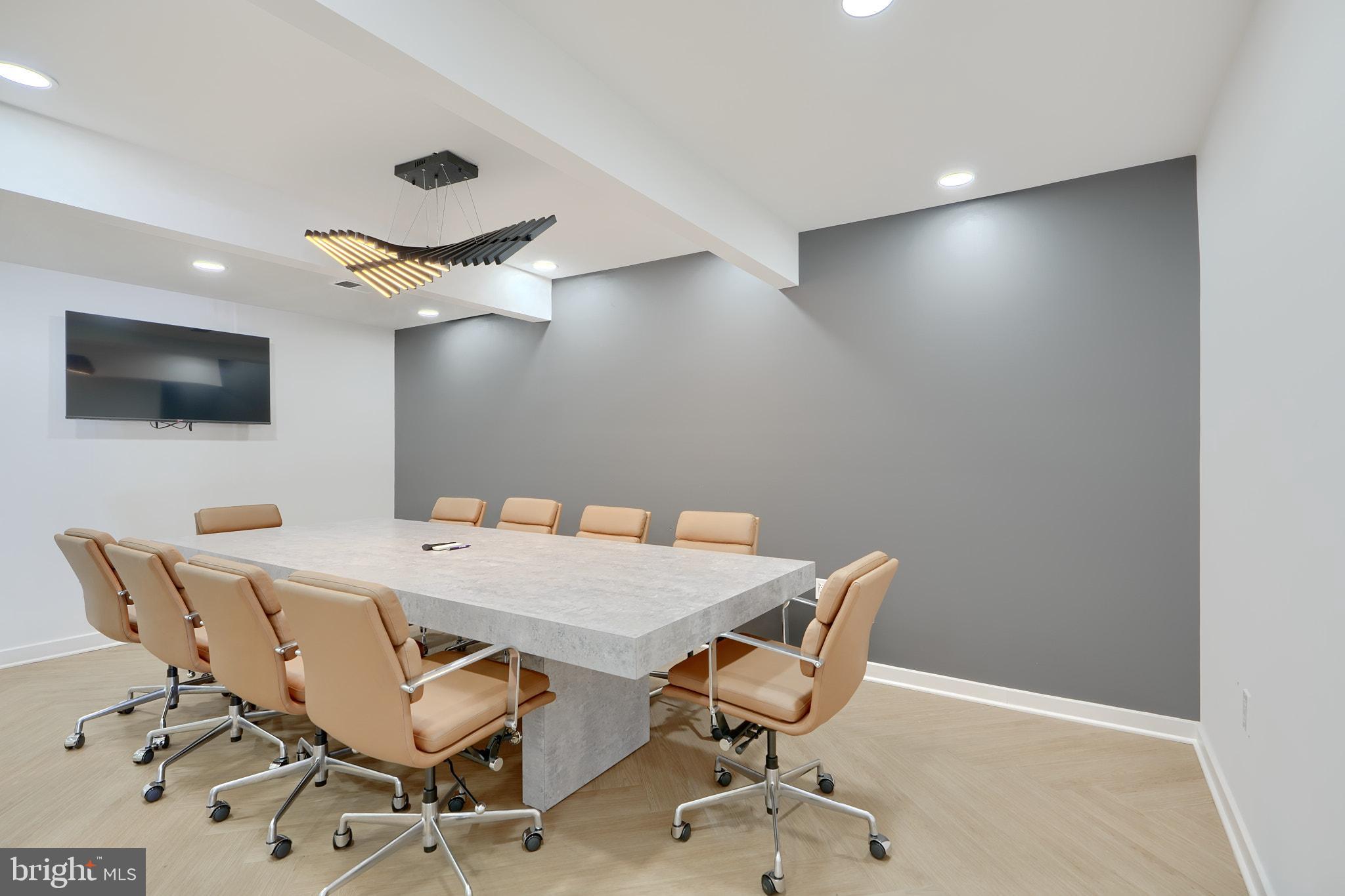 MOUNT WASHINGTON - Commercial Lease