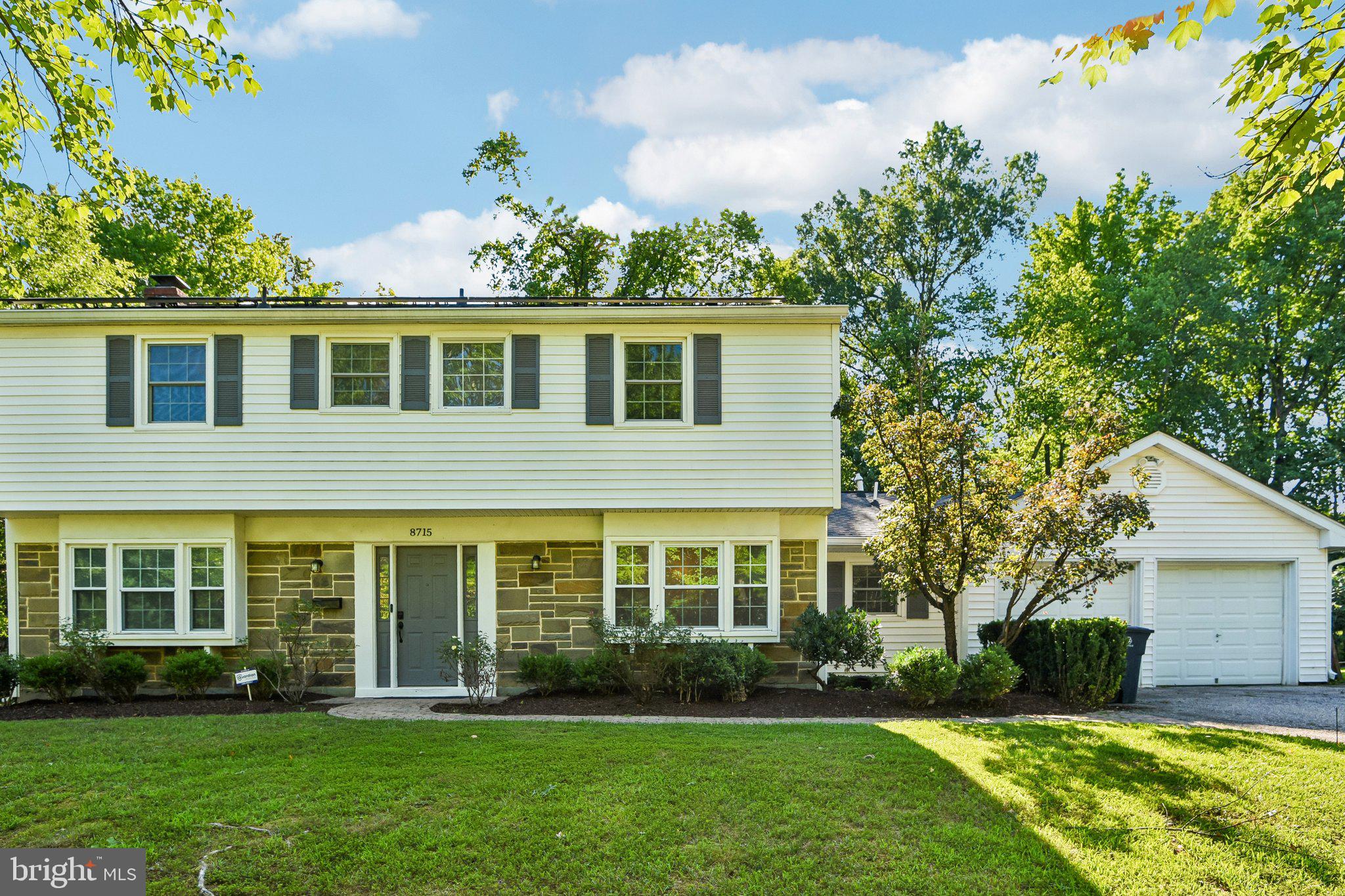 8715 CRESTMONT LANE