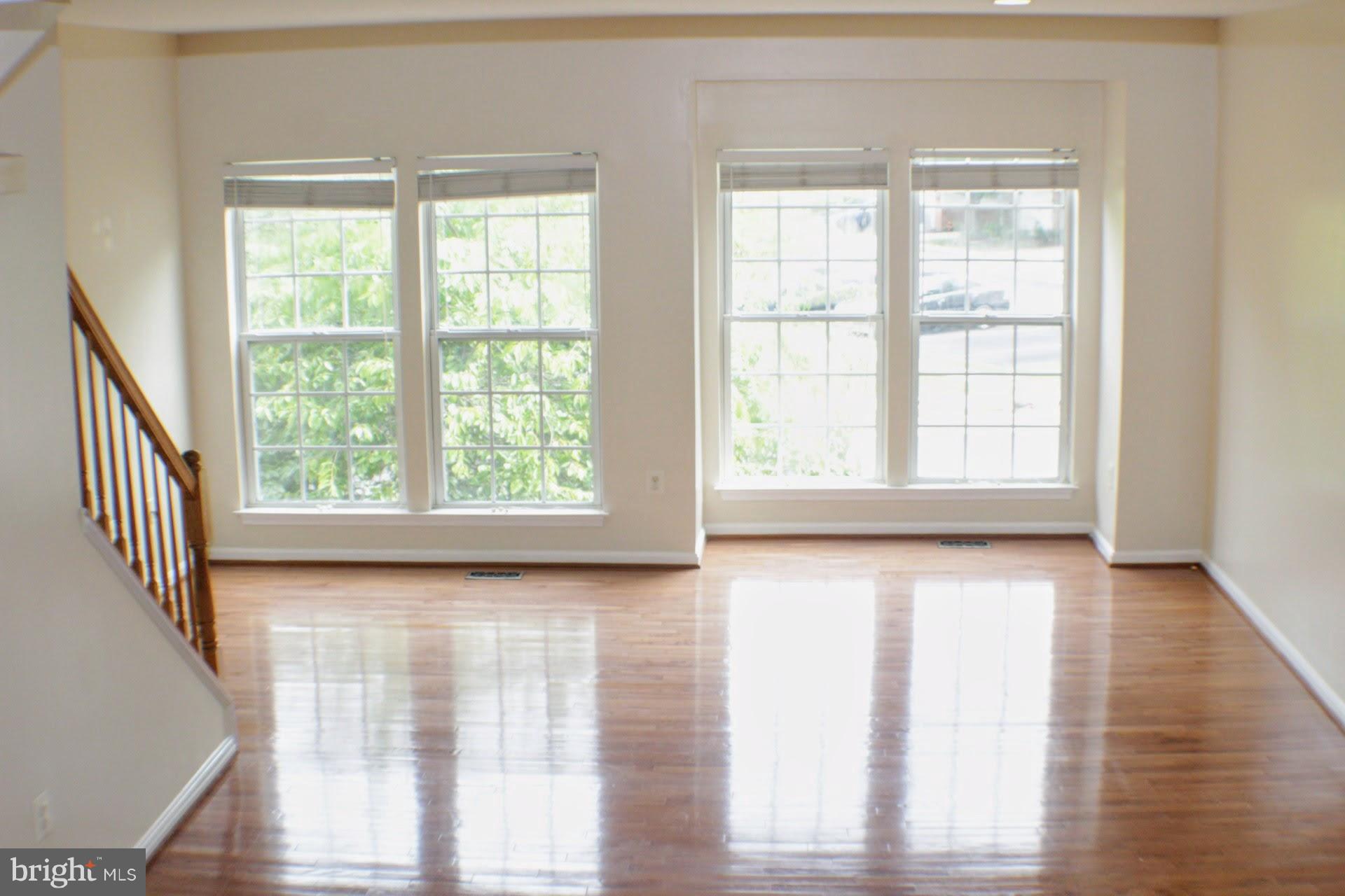 GLEN OAKS CONDOMINIUM - Residential Lease