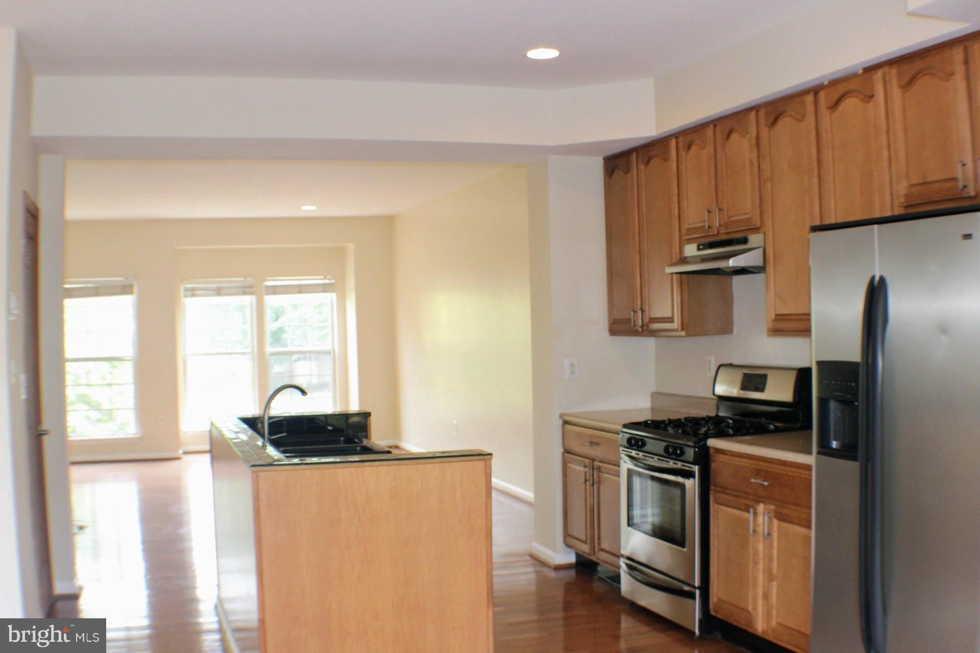 GLEN OAKS CONDOMINIUM - Residential Lease