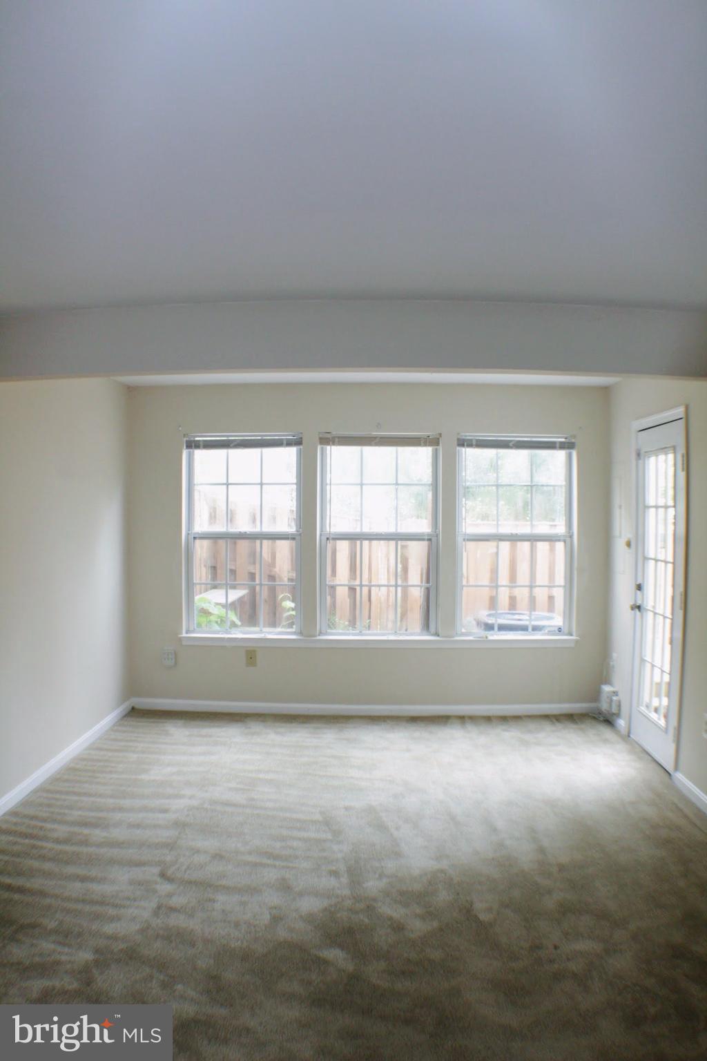 GLEN OAKS CONDOMINIUM - Residential Lease