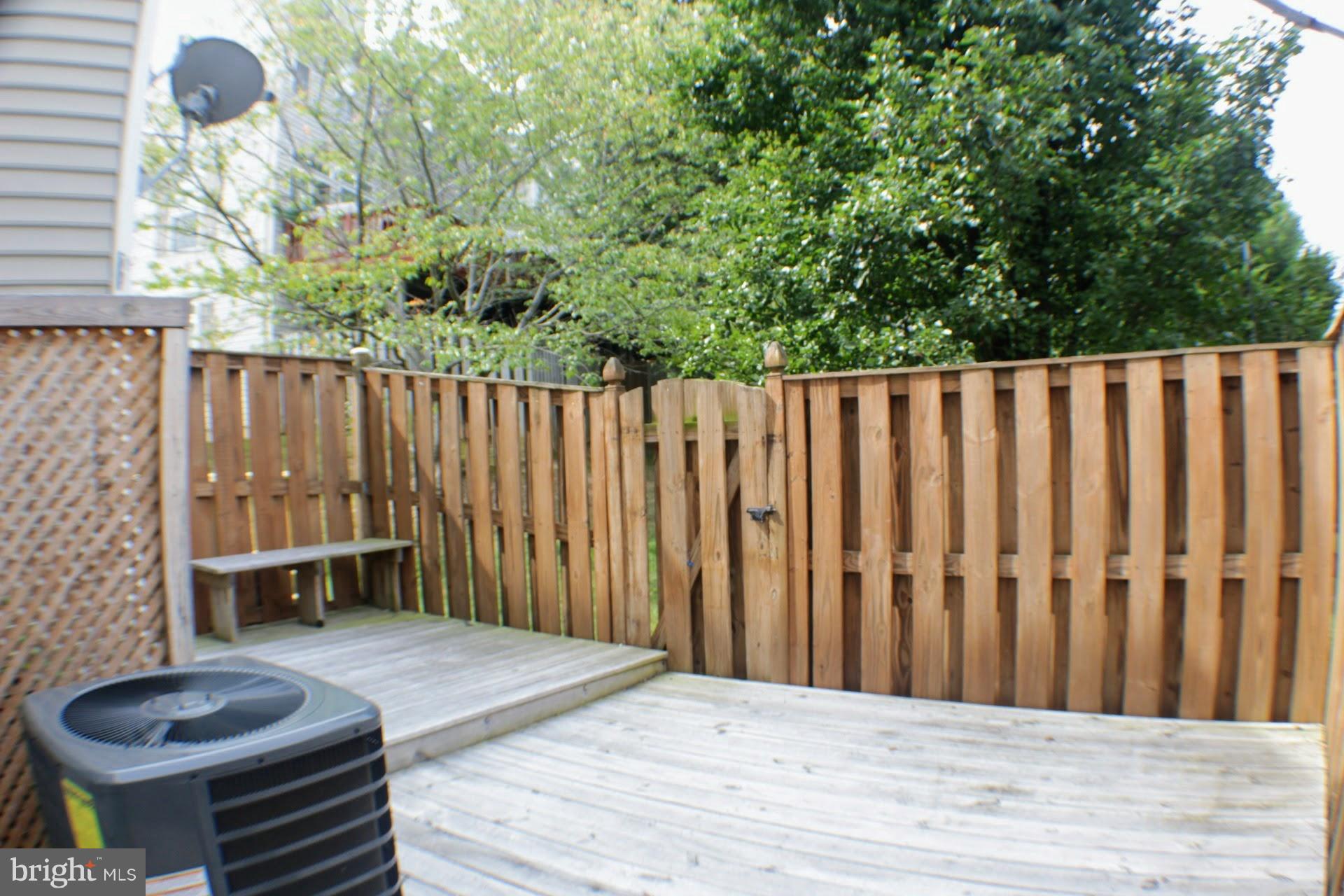 GLEN OAKS CONDOMINIUM - Residential Lease