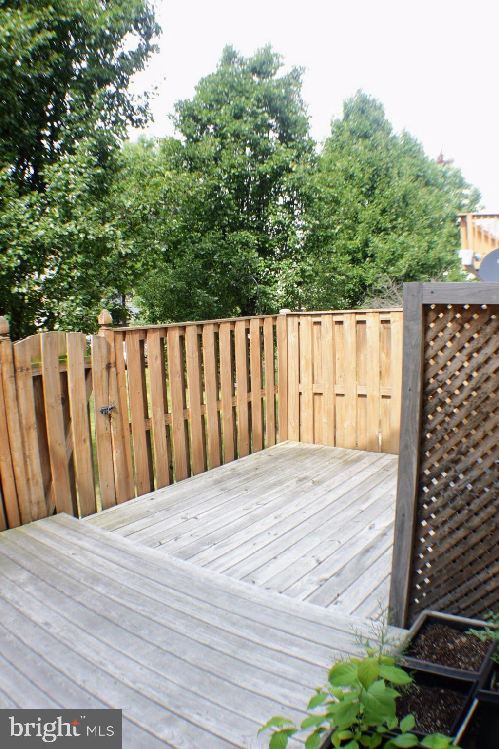 GLEN OAKS CONDOMINIUM - Residential Lease