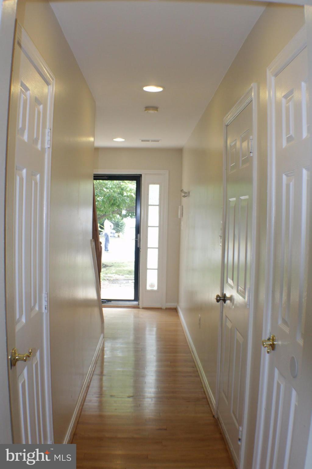 GLEN OAKS CONDOMINIUM - Residential Lease