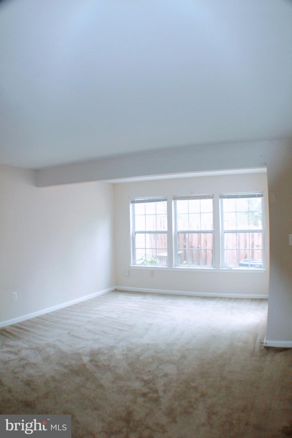 GLEN OAKS CONDOMINIUM - Residential Lease
