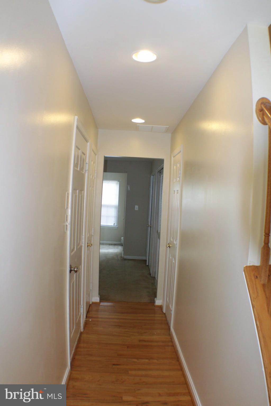 GLEN OAKS CONDOMINIUM - Residential Lease