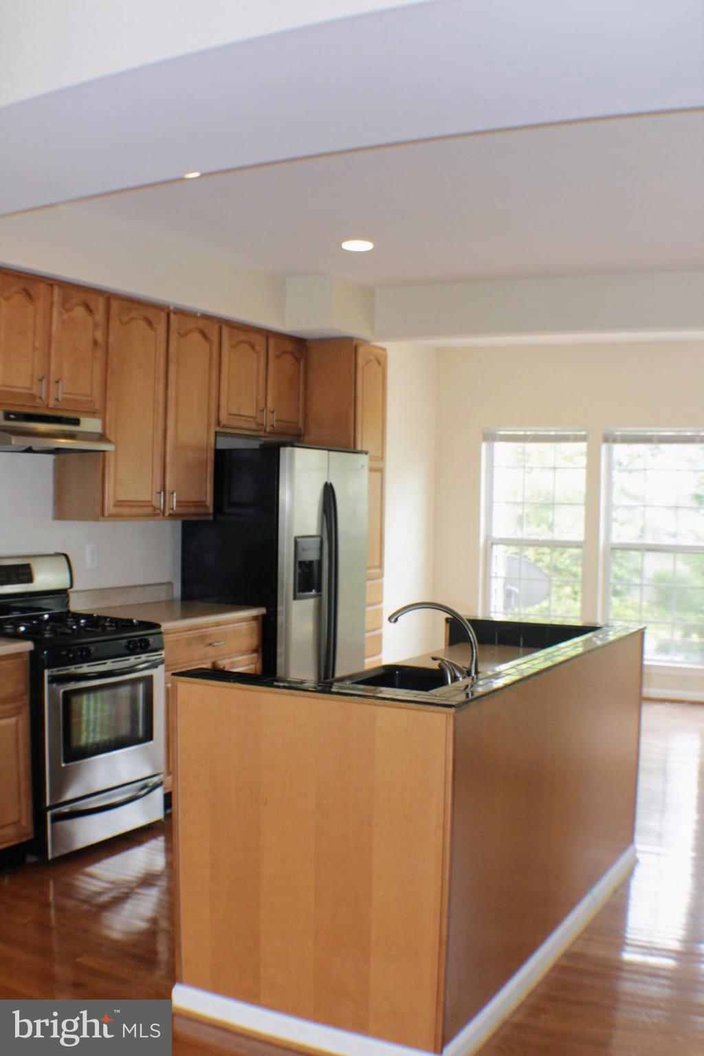 GLEN OAKS CONDOMINIUM - Residential Lease