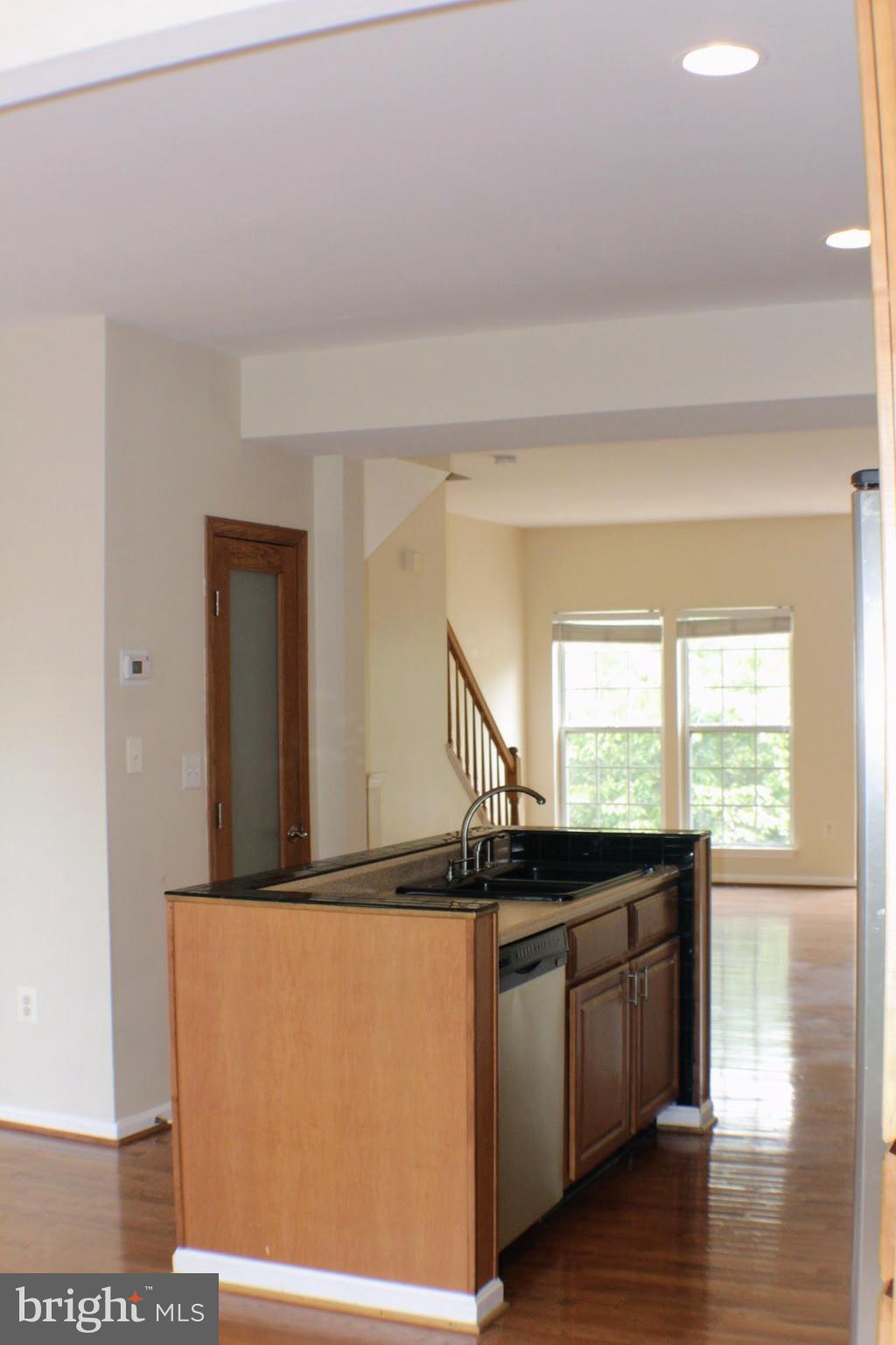 GLEN OAKS CONDOMINIUM - Residential Lease