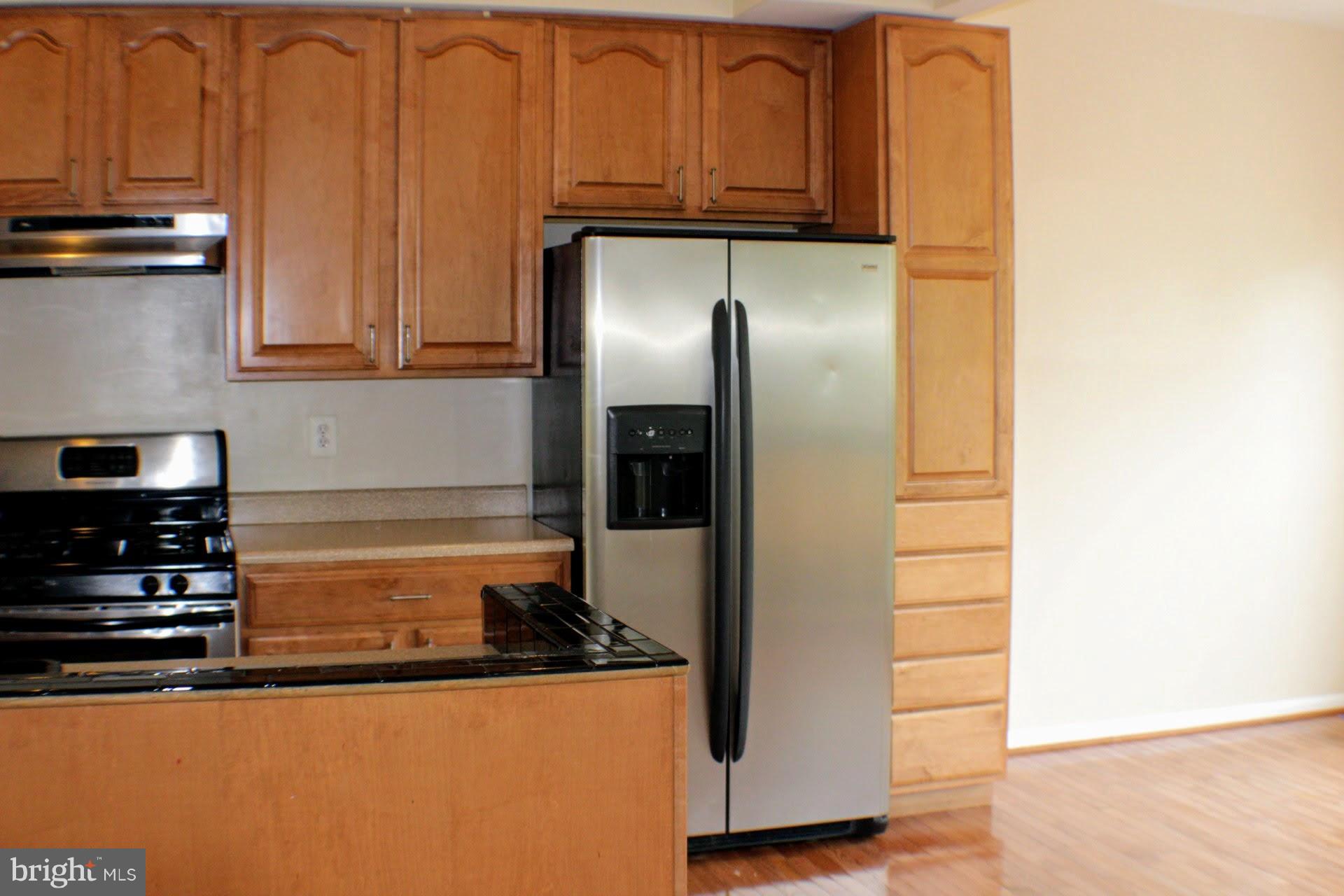 GLEN OAKS CONDOMINIUM - Residential Lease