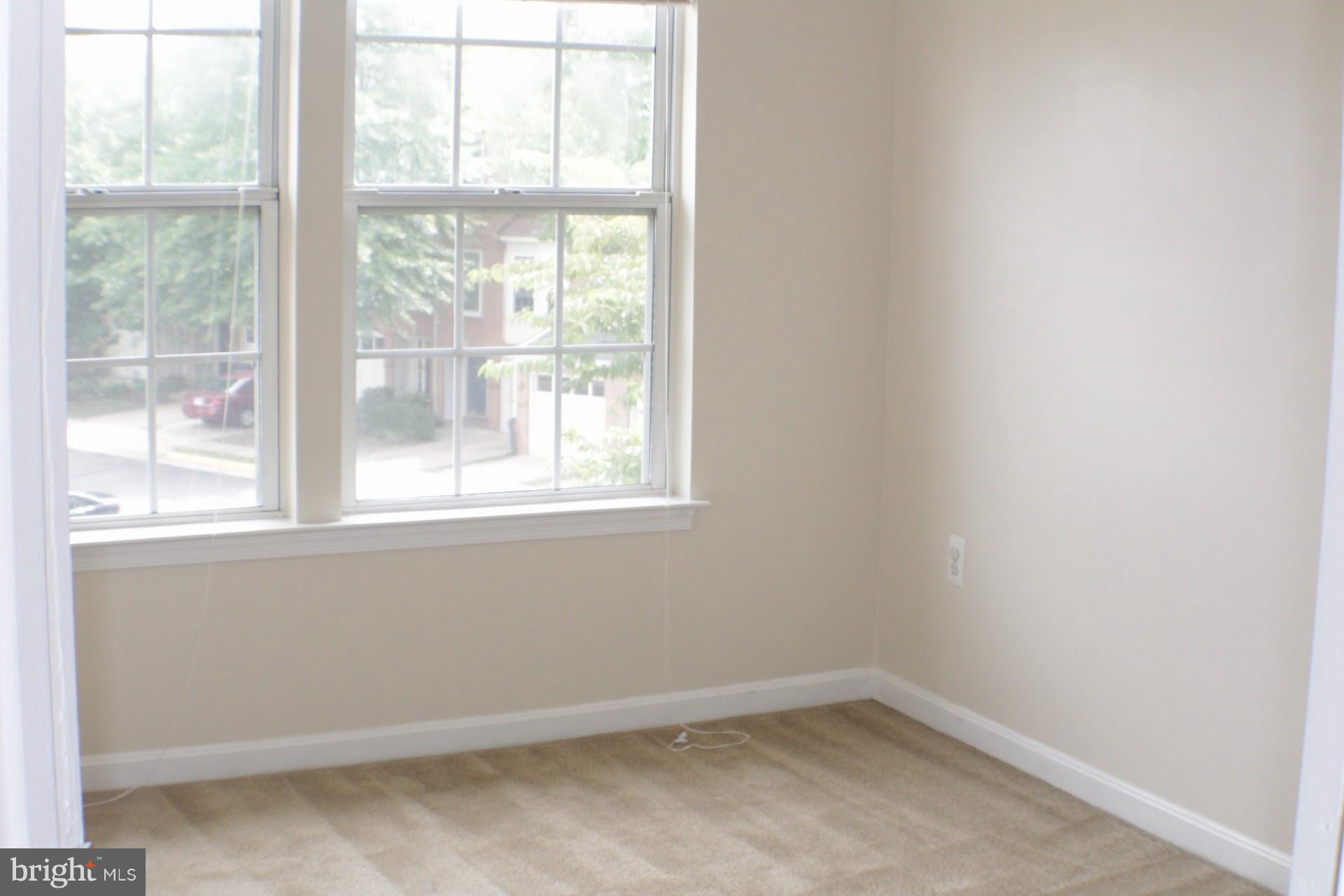 GLEN OAKS CONDOMINIUM - Residential Lease