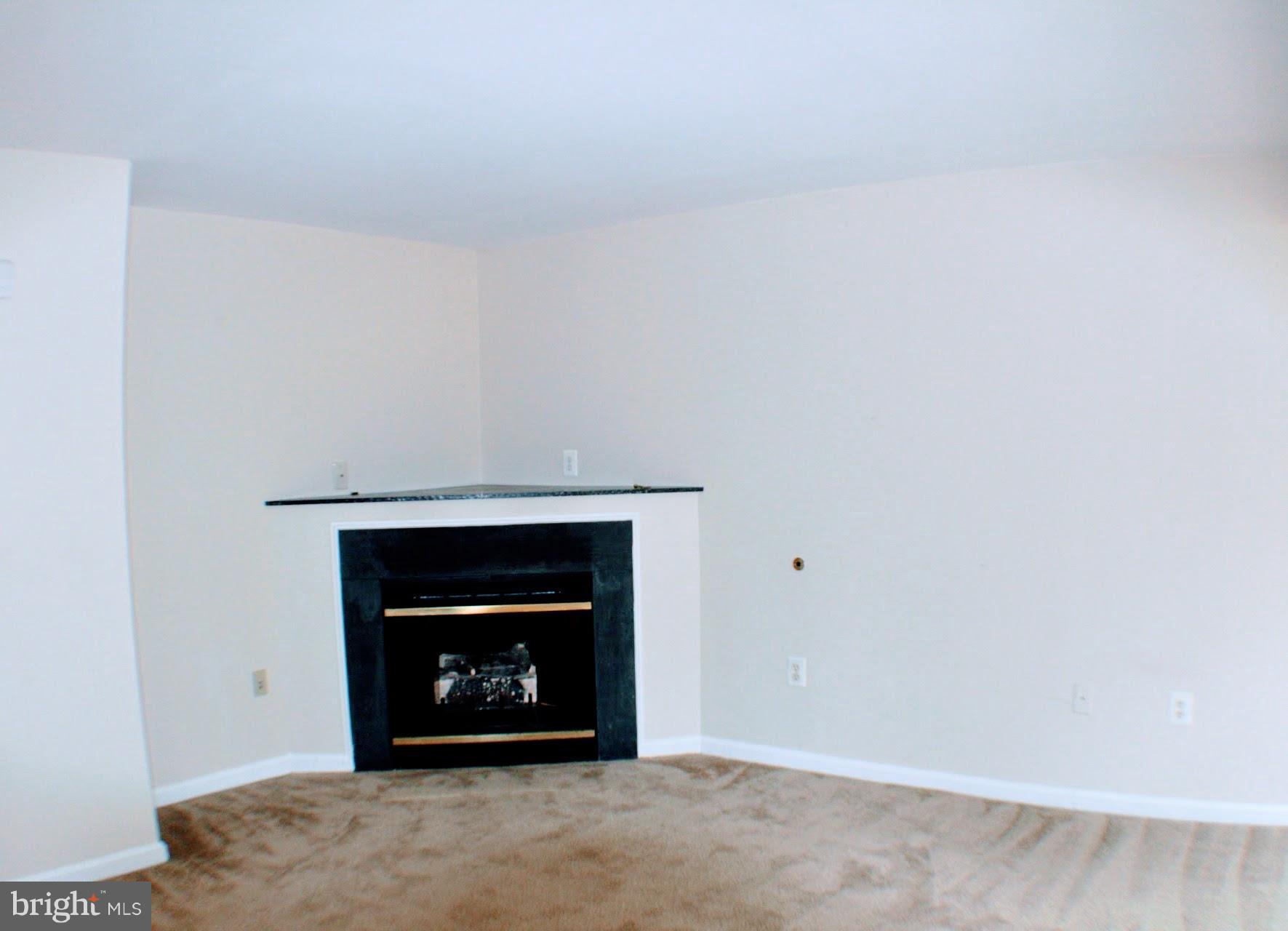 GLEN OAKS CONDOMINIUM - Residential Lease