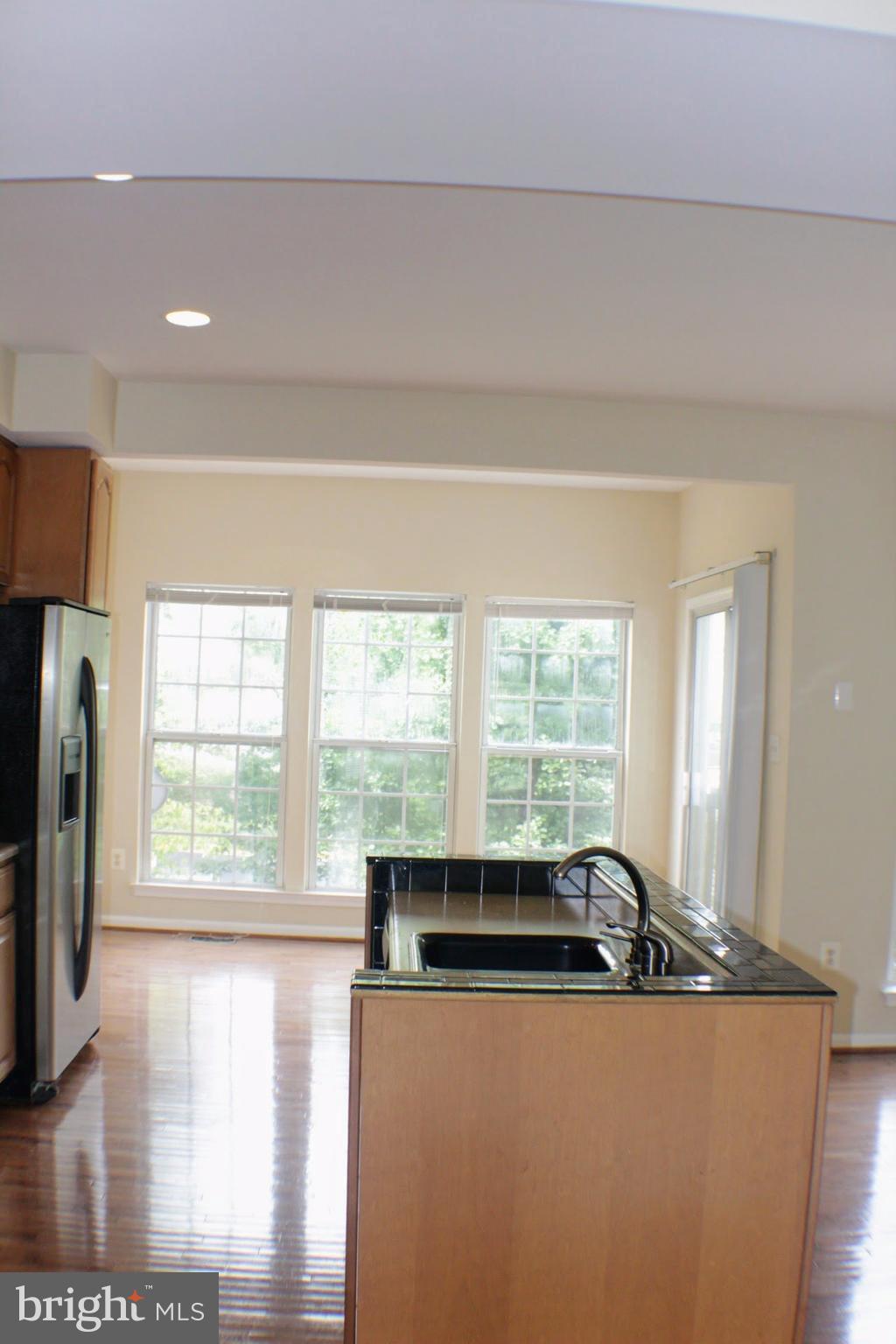 GLEN OAKS CONDOMINIUM - Residential Lease