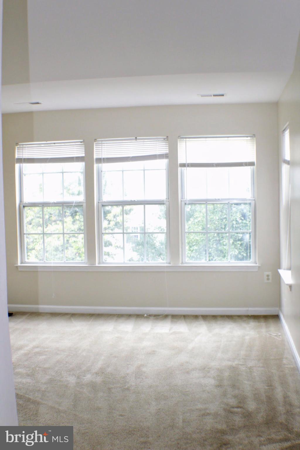 GLEN OAKS CONDOMINIUM - Residential Lease