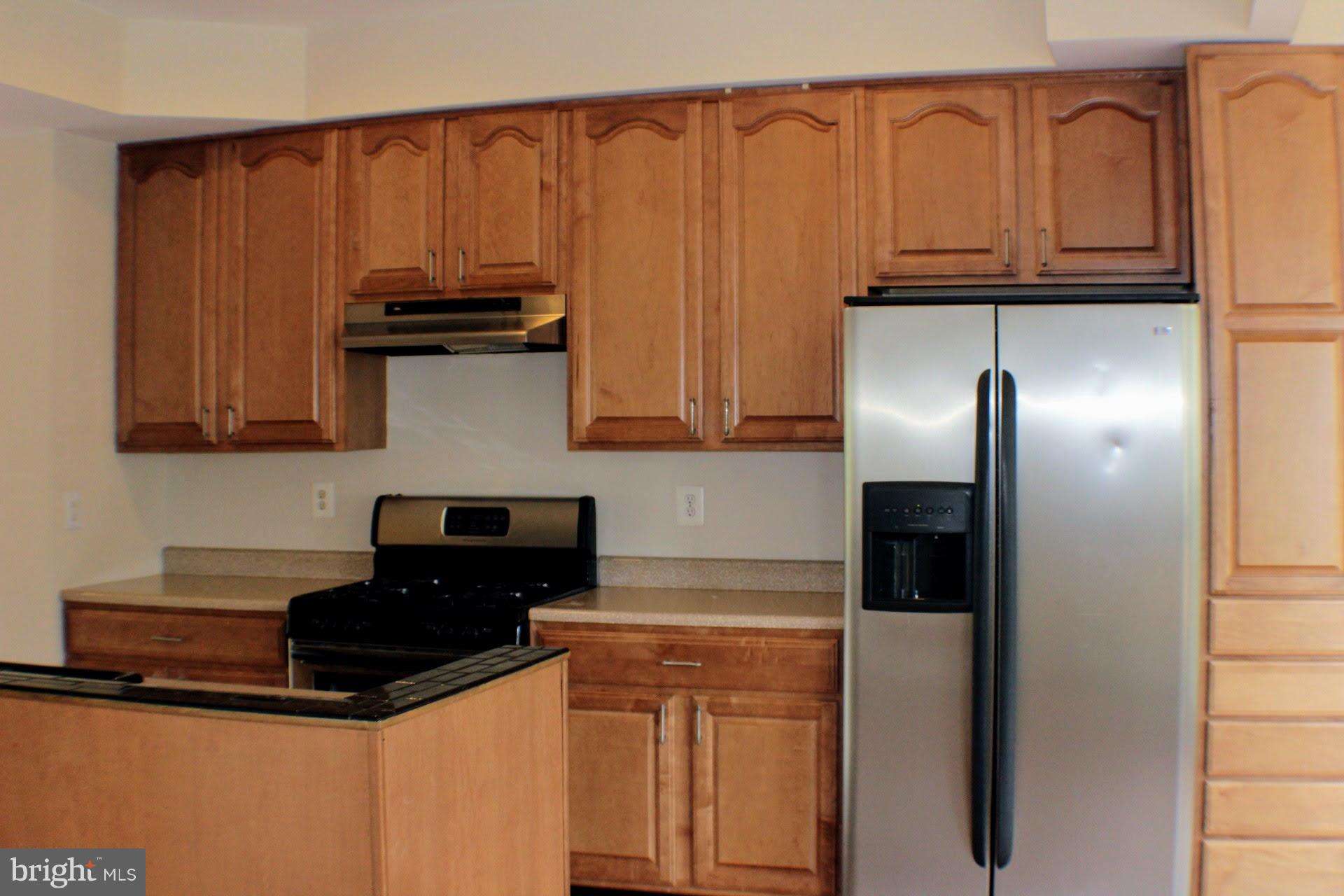 GLEN OAKS CONDOMINIUM - Residential Lease