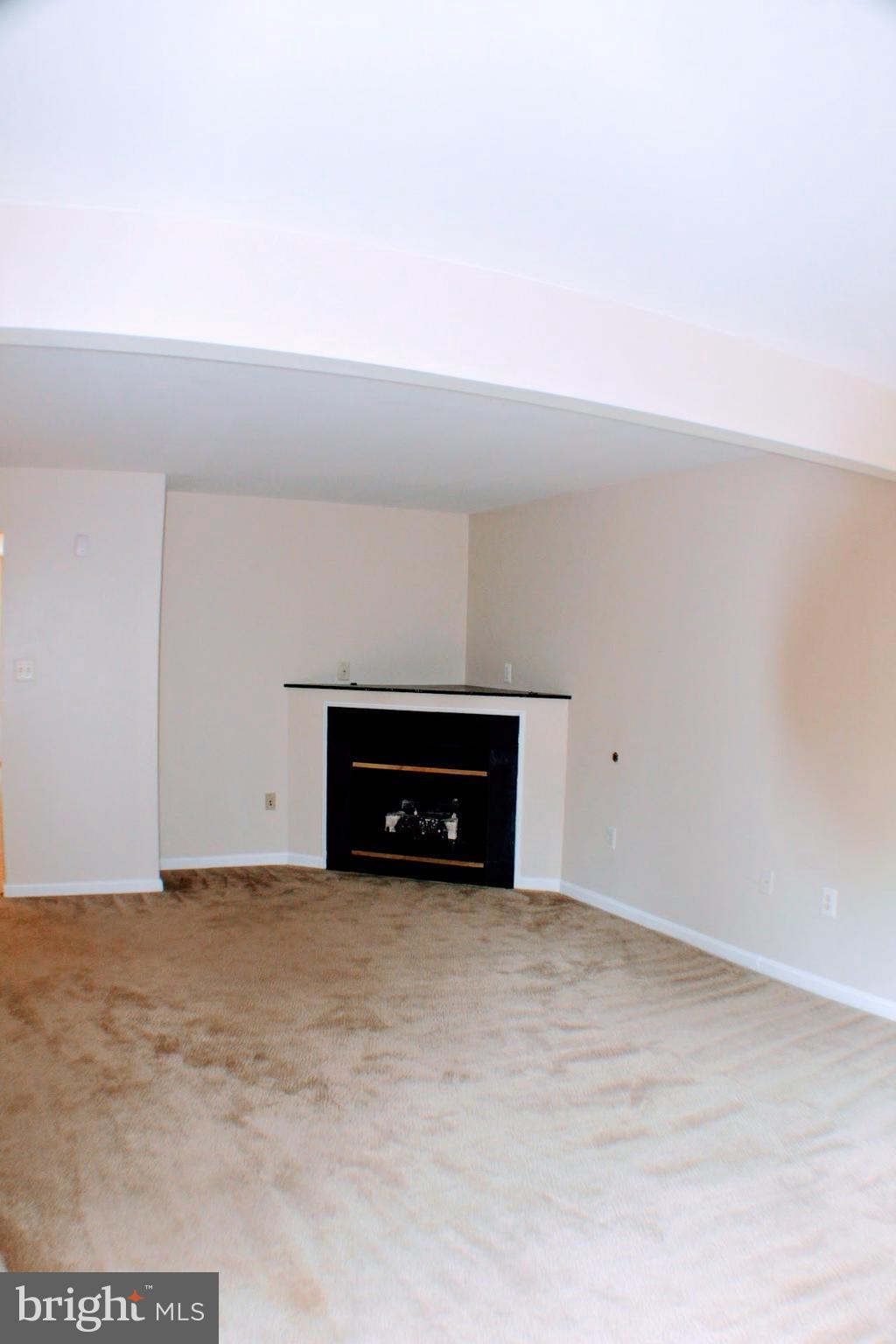 GLEN OAKS CONDOMINIUM - Residential Lease