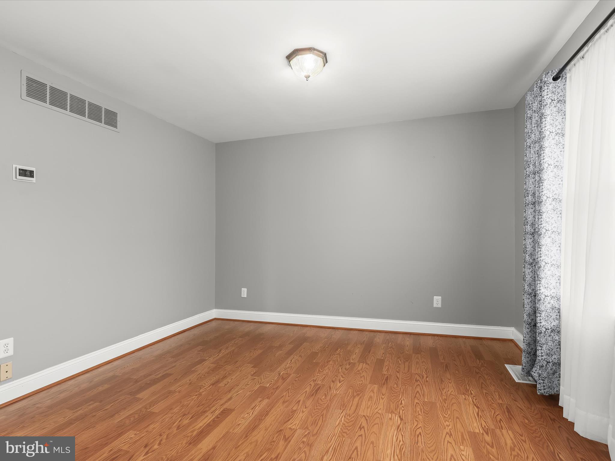 WOODBRIDGE VALLEY - Residential