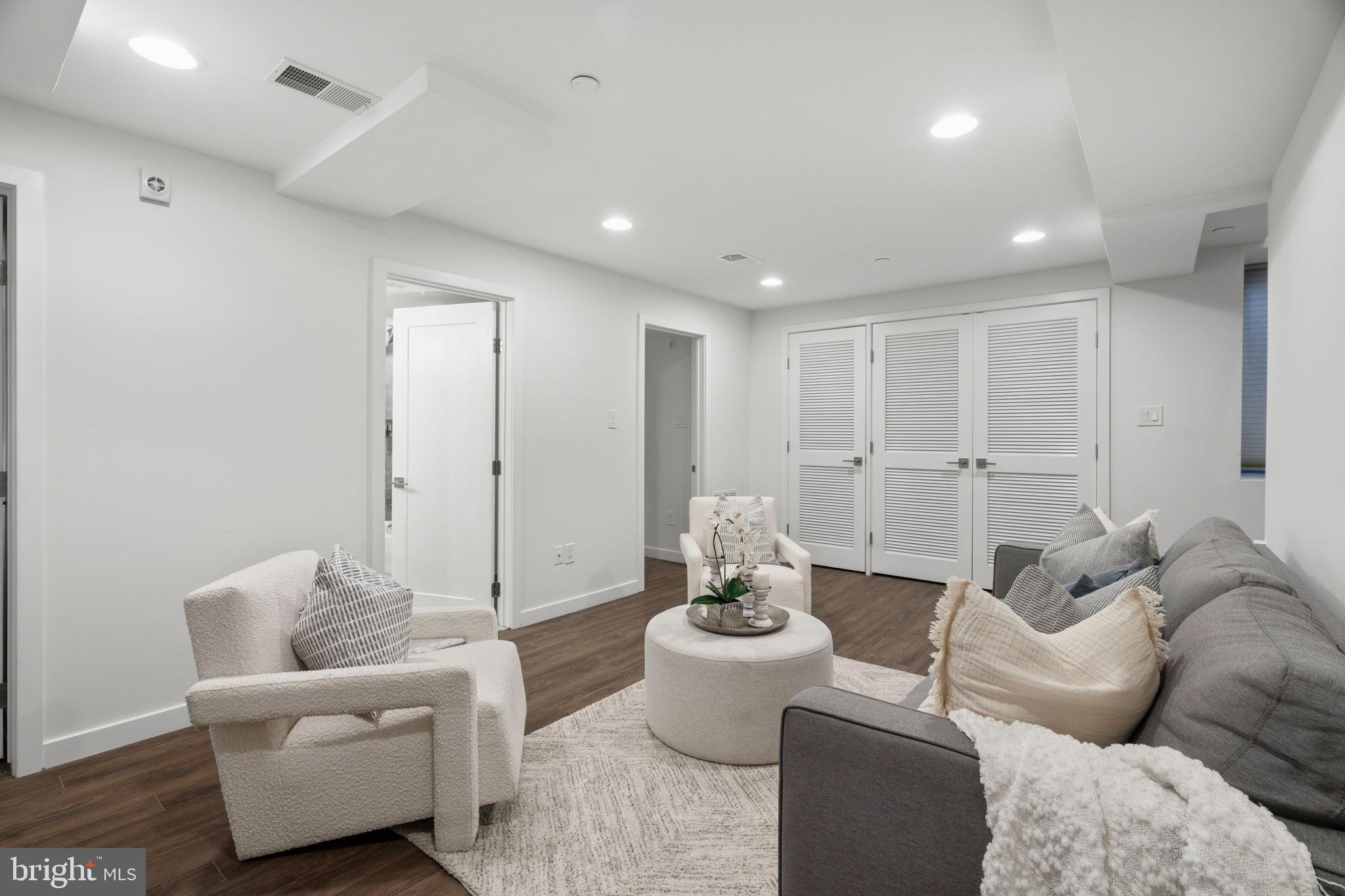 FAIRMOUNT - Residential