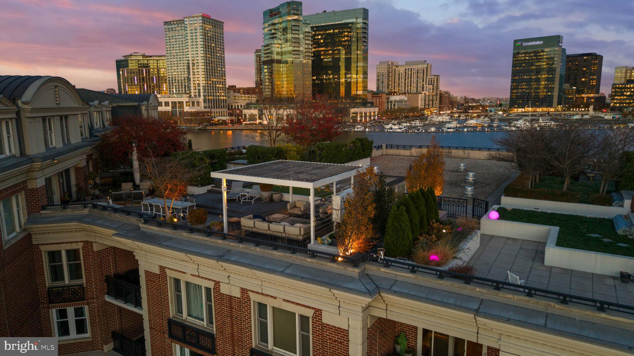 THE RITZ-CARLTON RESIDENCES - Residential