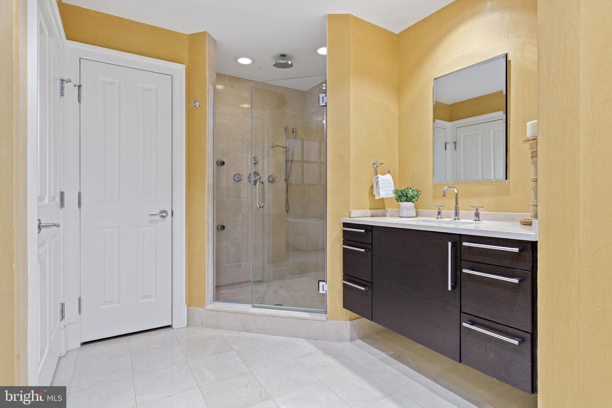 THE RITZ-CARLTON RESIDENCES - Residential