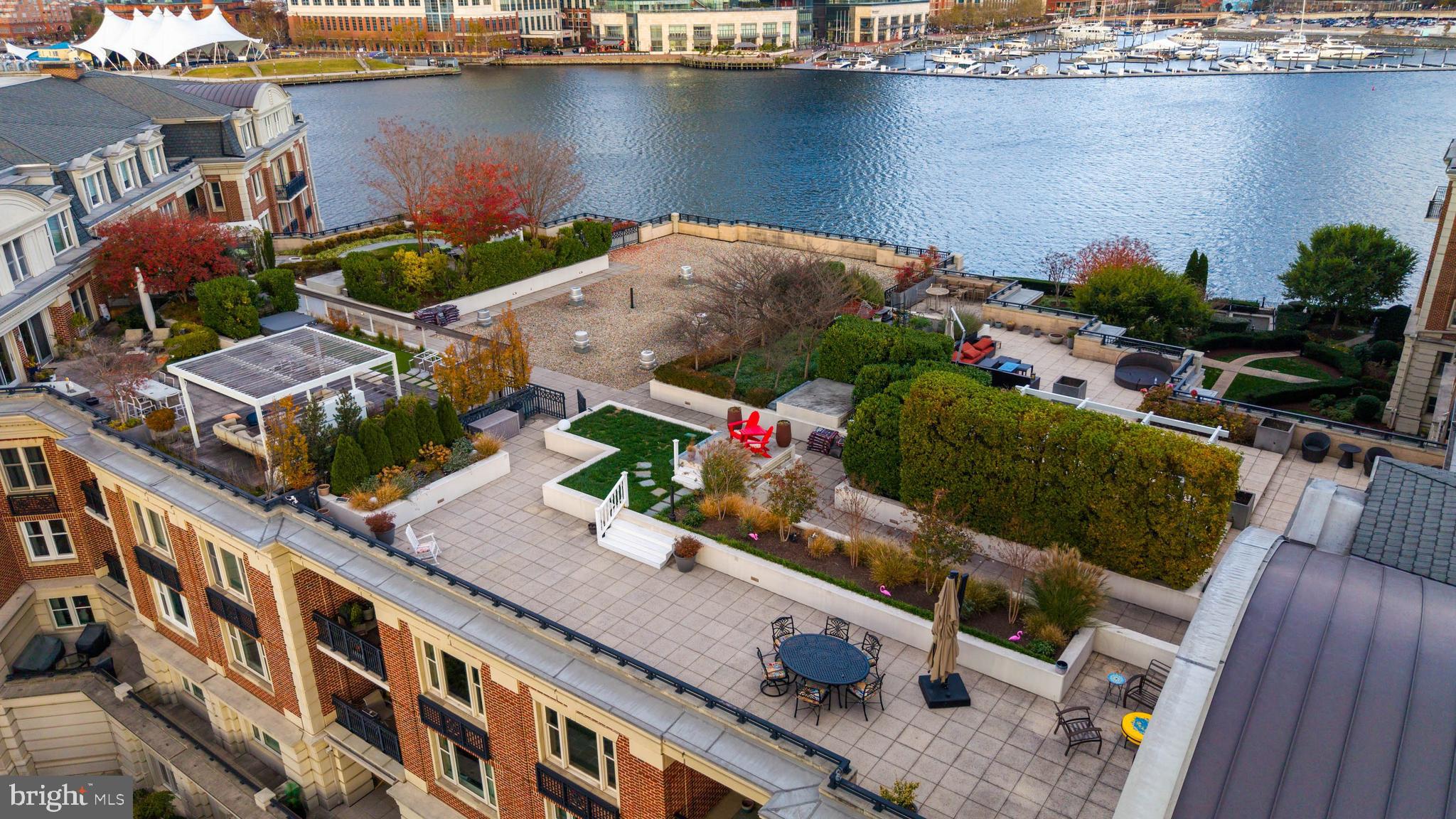 THE RITZ-CARLTON RESIDENCES - Residential