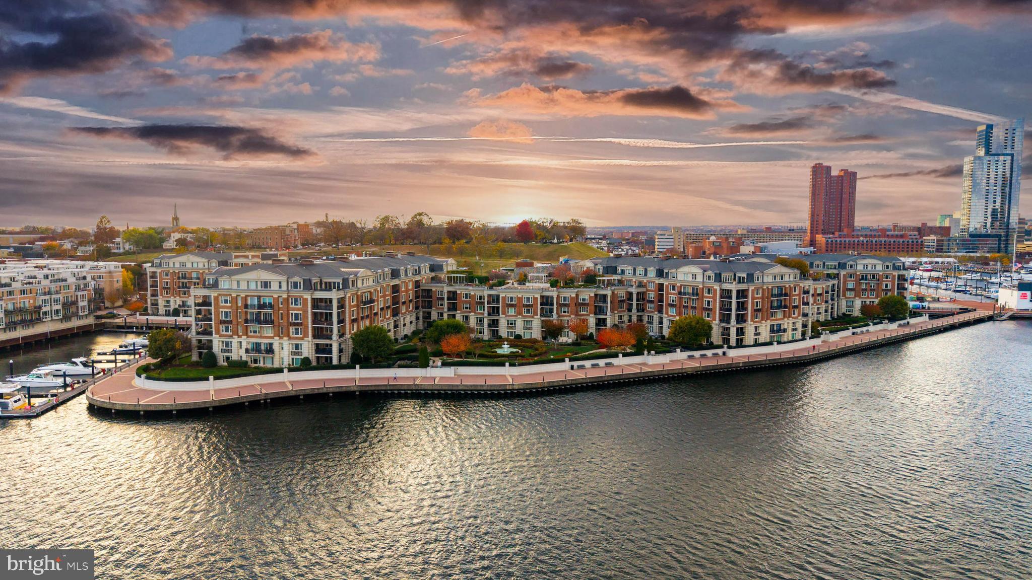 THE RITZ-CARLTON RESIDENCES - Residential