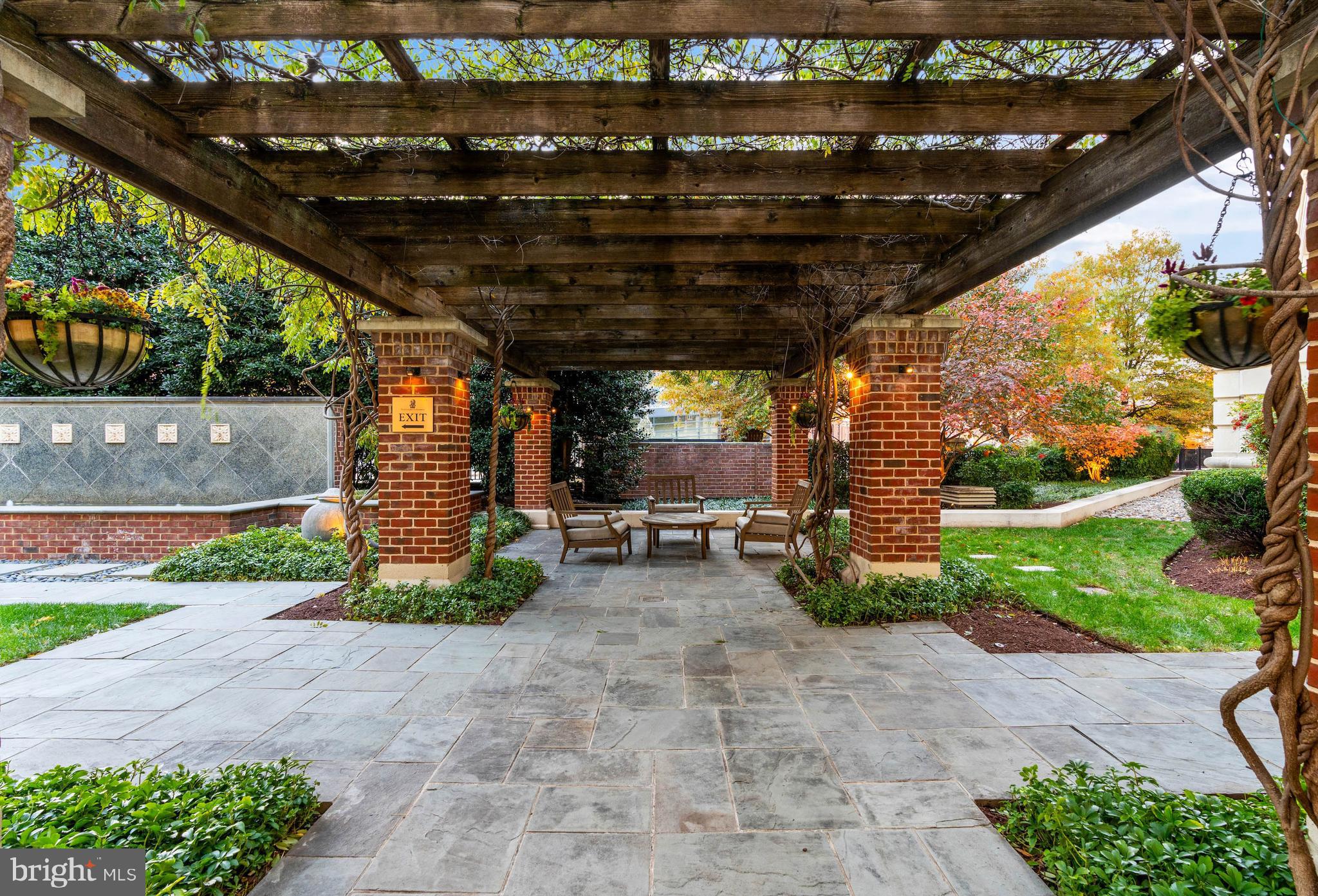 THE RITZ-CARLTON RESIDENCES - Residential