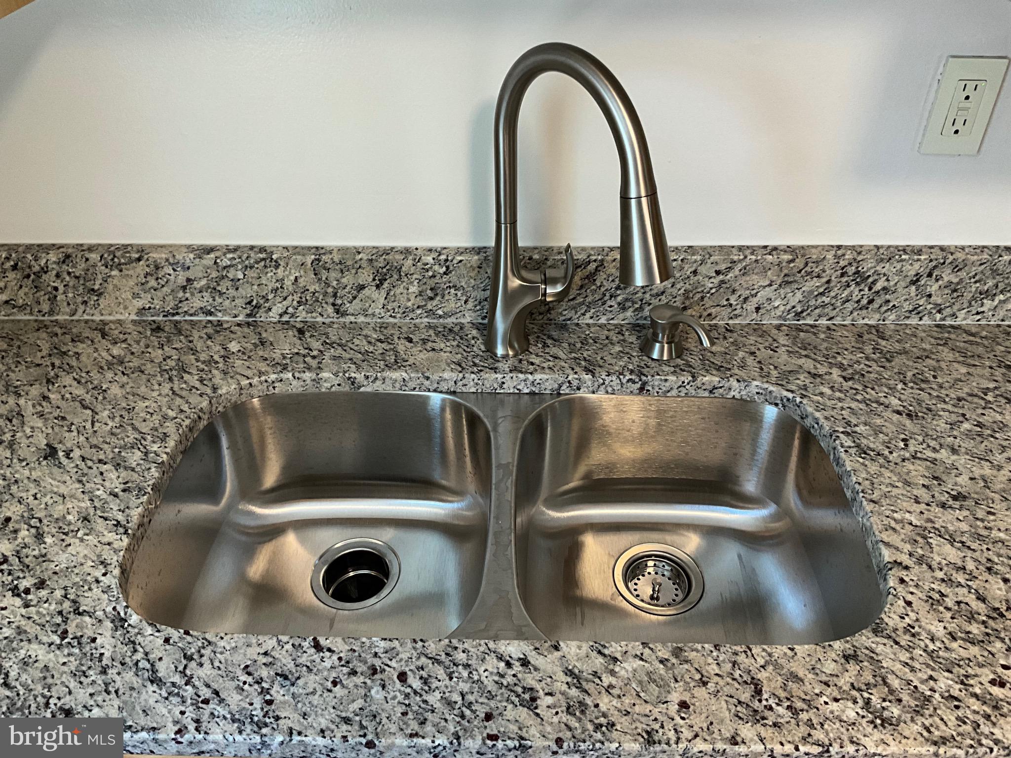 CHEVERLY HILLS - Residential Lease