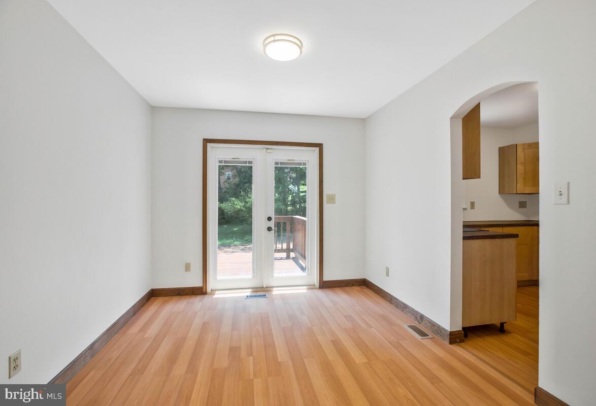 CHEVERLY HILLS - Residential Lease