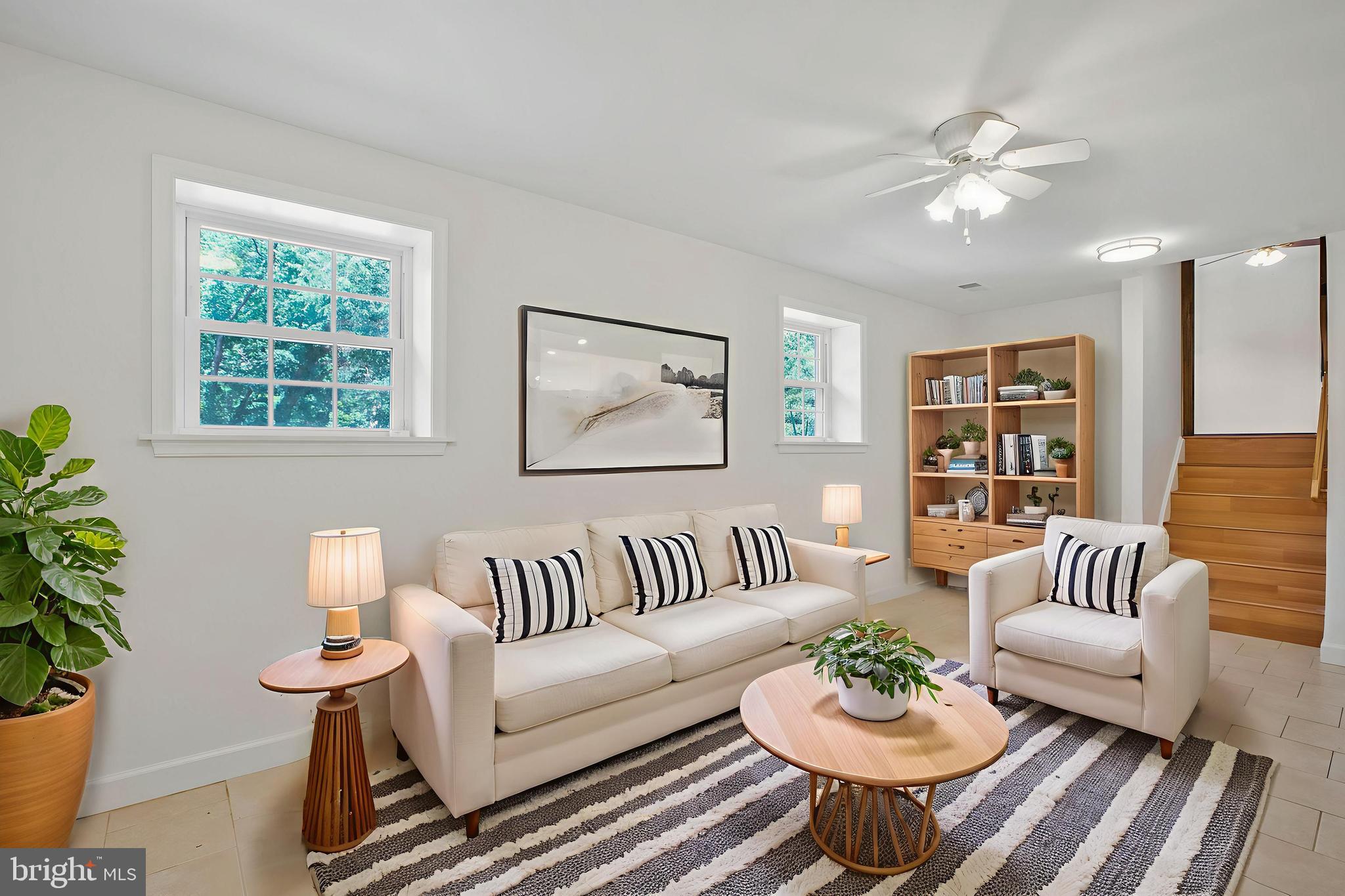 CHEVERLY HILLS - Residential Lease