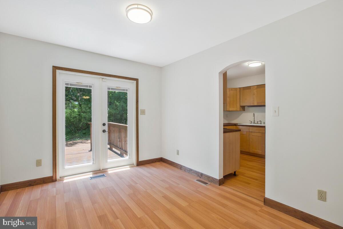 CHEVERLY HILLS - Residential Lease