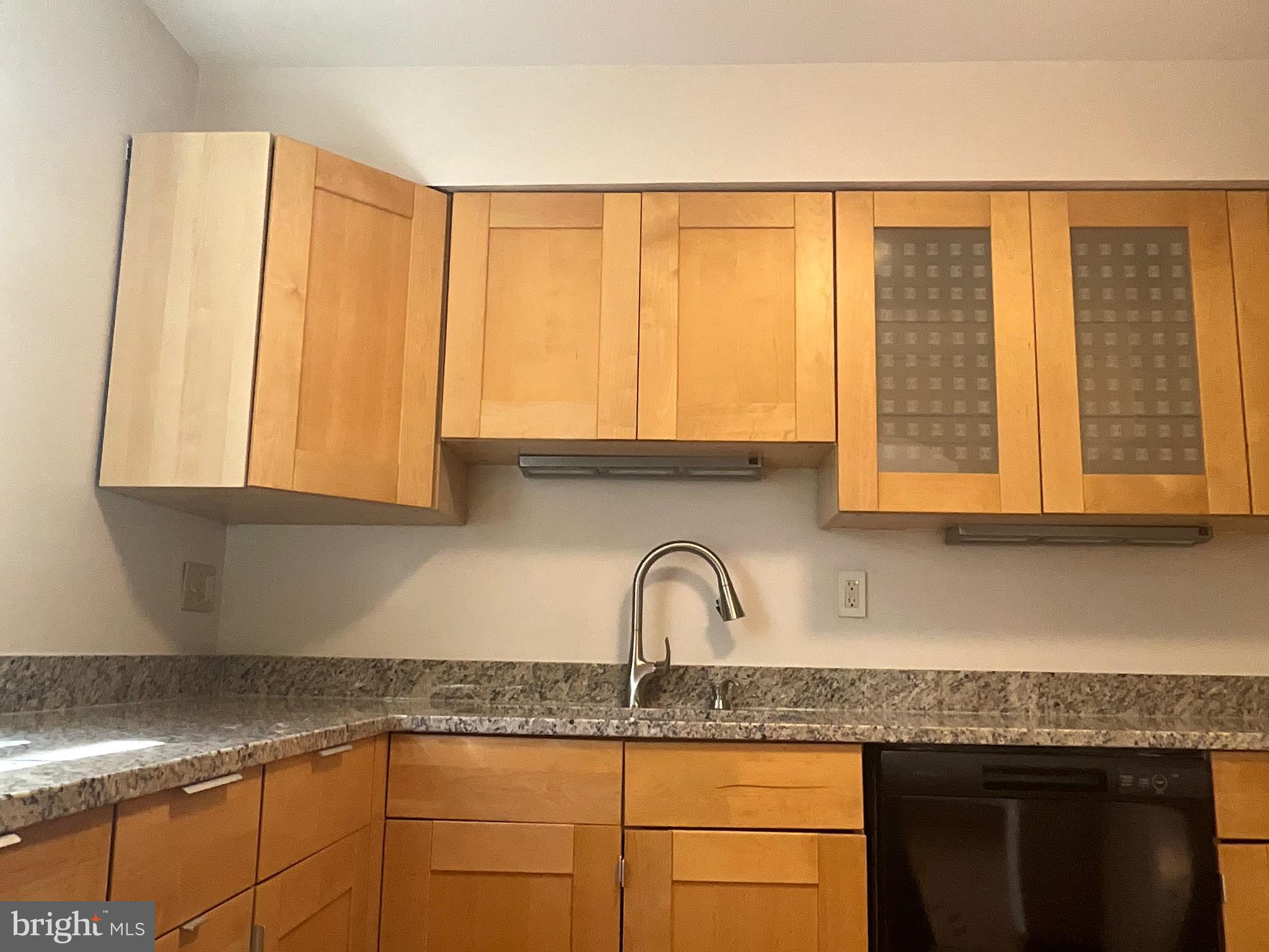 CHEVERLY HILLS - Residential Lease