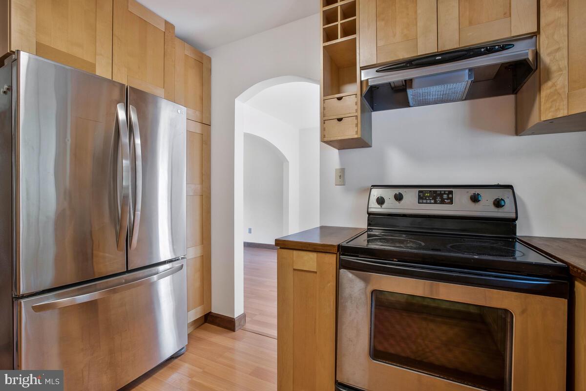 CHEVERLY HILLS - Residential Lease