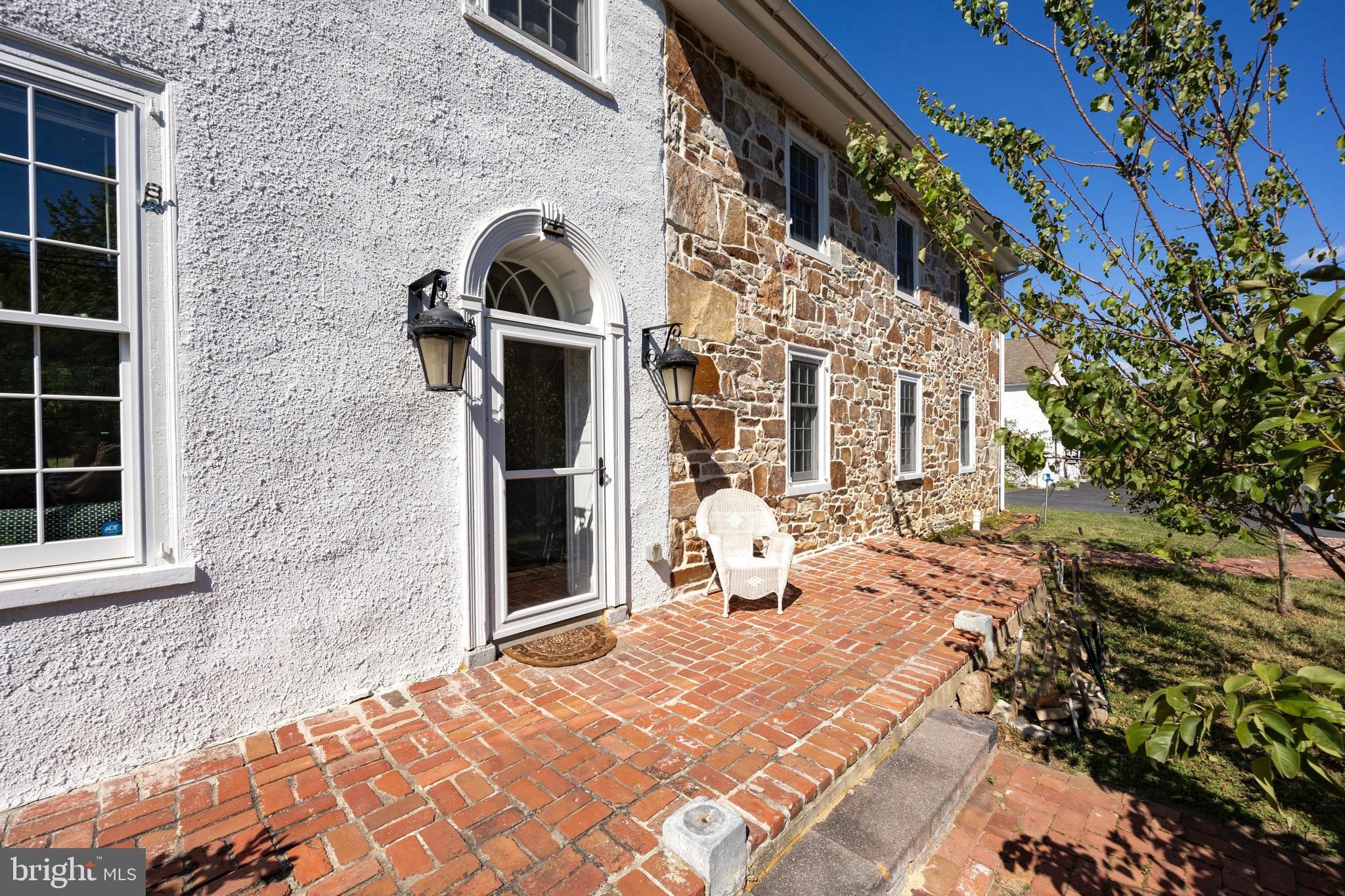 609 W LINCOLN HIGHWAY