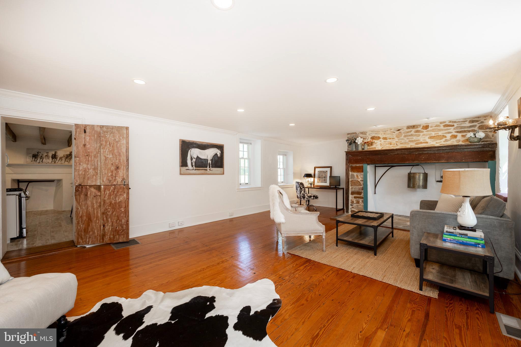 609 W LINCOLN HIGHWAY