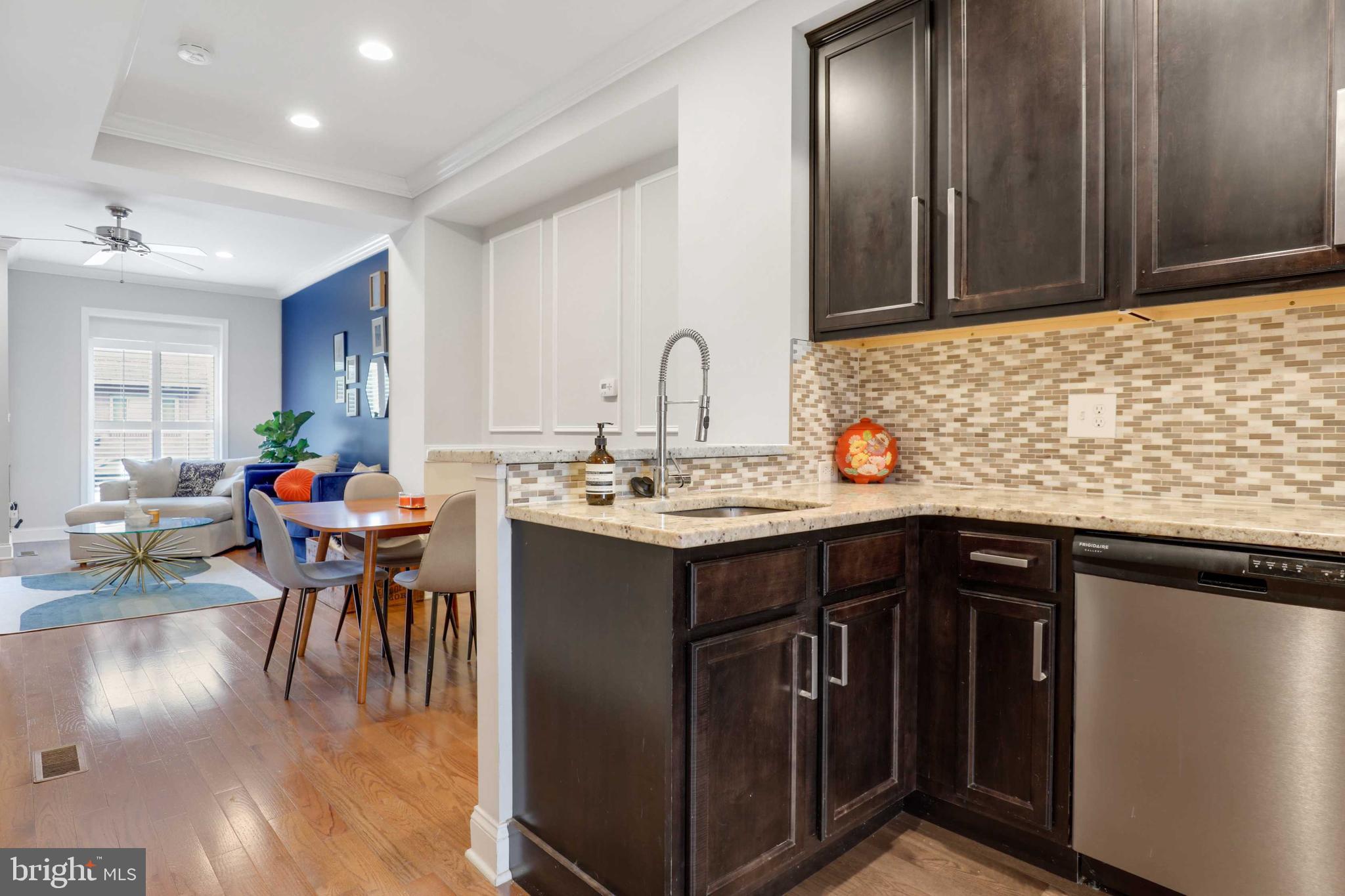 HIGHLANDTOWN - Residential