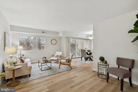 8006 Chanute Place Unit 17/8, Falls Church, VA MLS: VAFX2285268