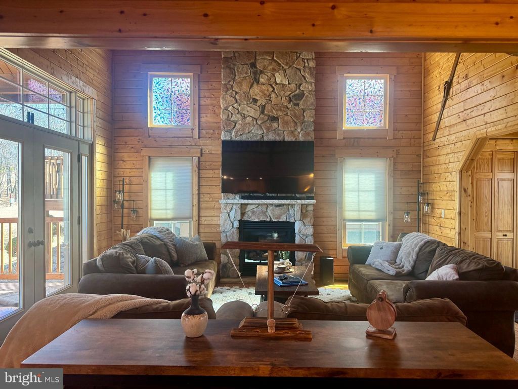 Photo of 18 Sugarloaf Ln, HAZLETON, PA 18202 (MLS # PALU2002222)