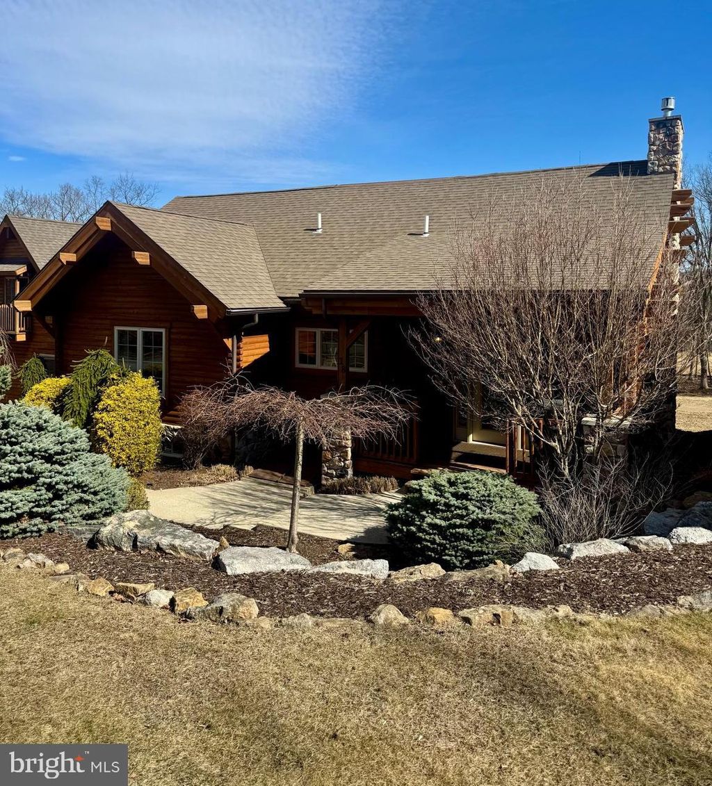 Photo of 18 Sugarloaf Ln, HAZLETON, PA 18202 (MLS # PALU2002222)