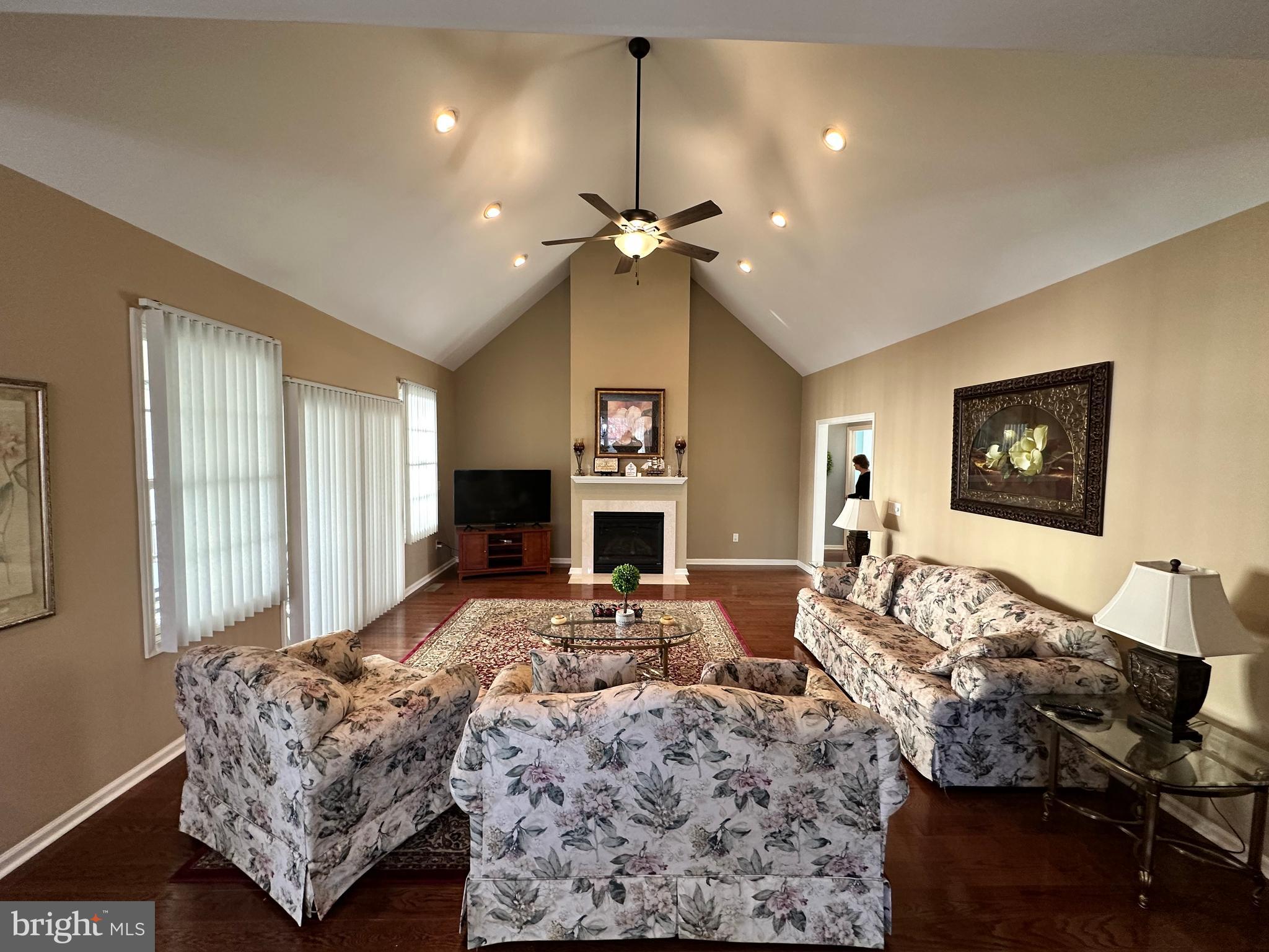 KINSALE GLEN - Residential Lease