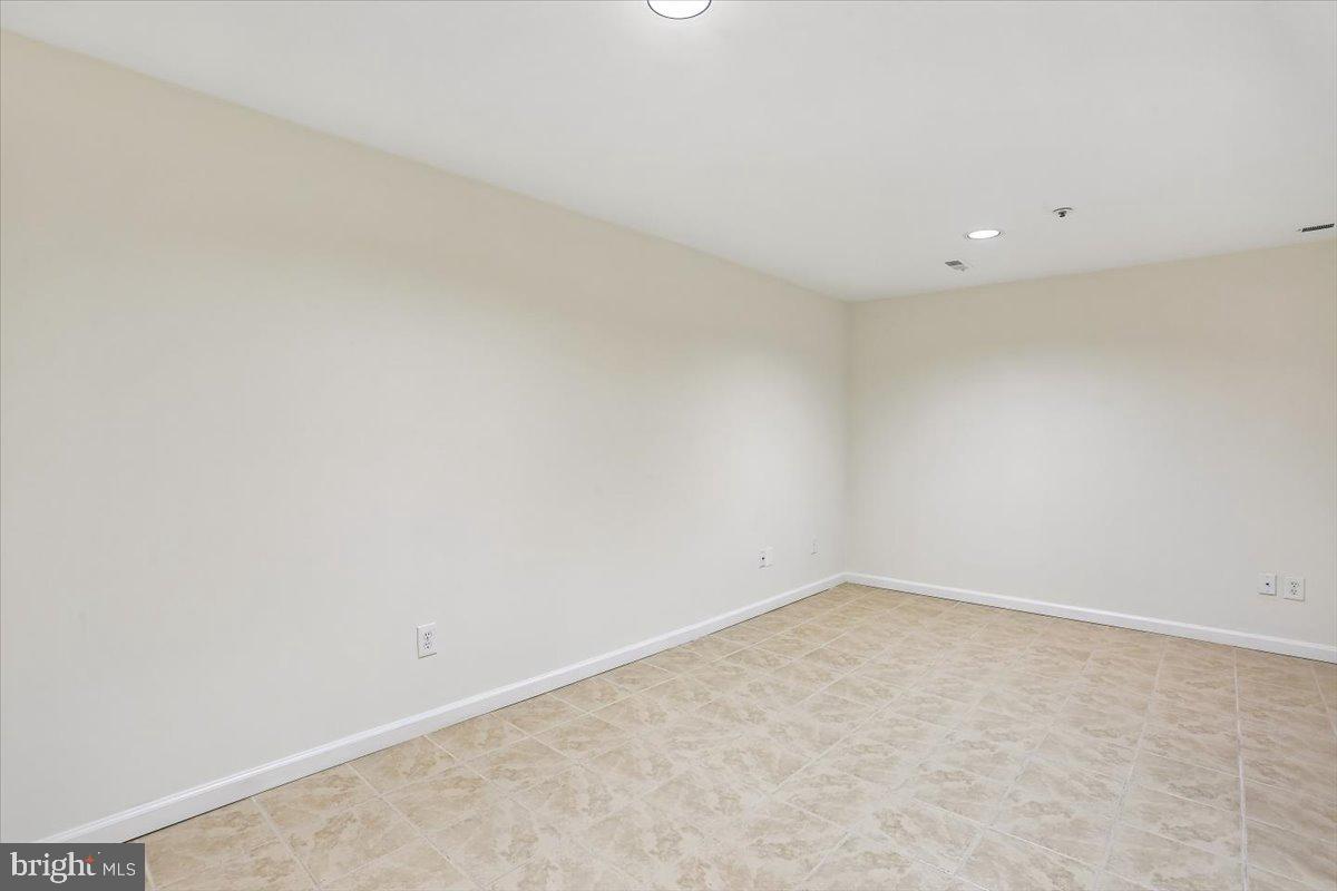 HOLLY POINTE - Residential