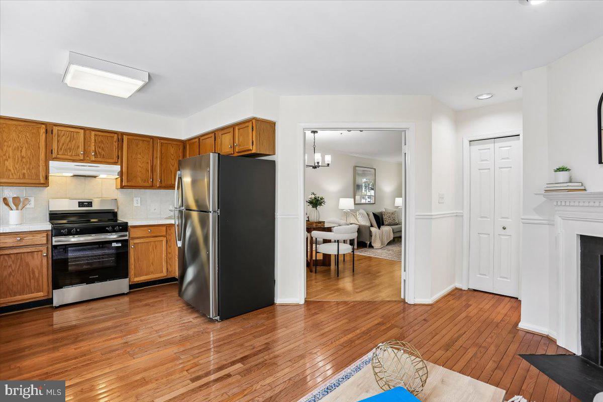 HOLLY POINTE - Residential