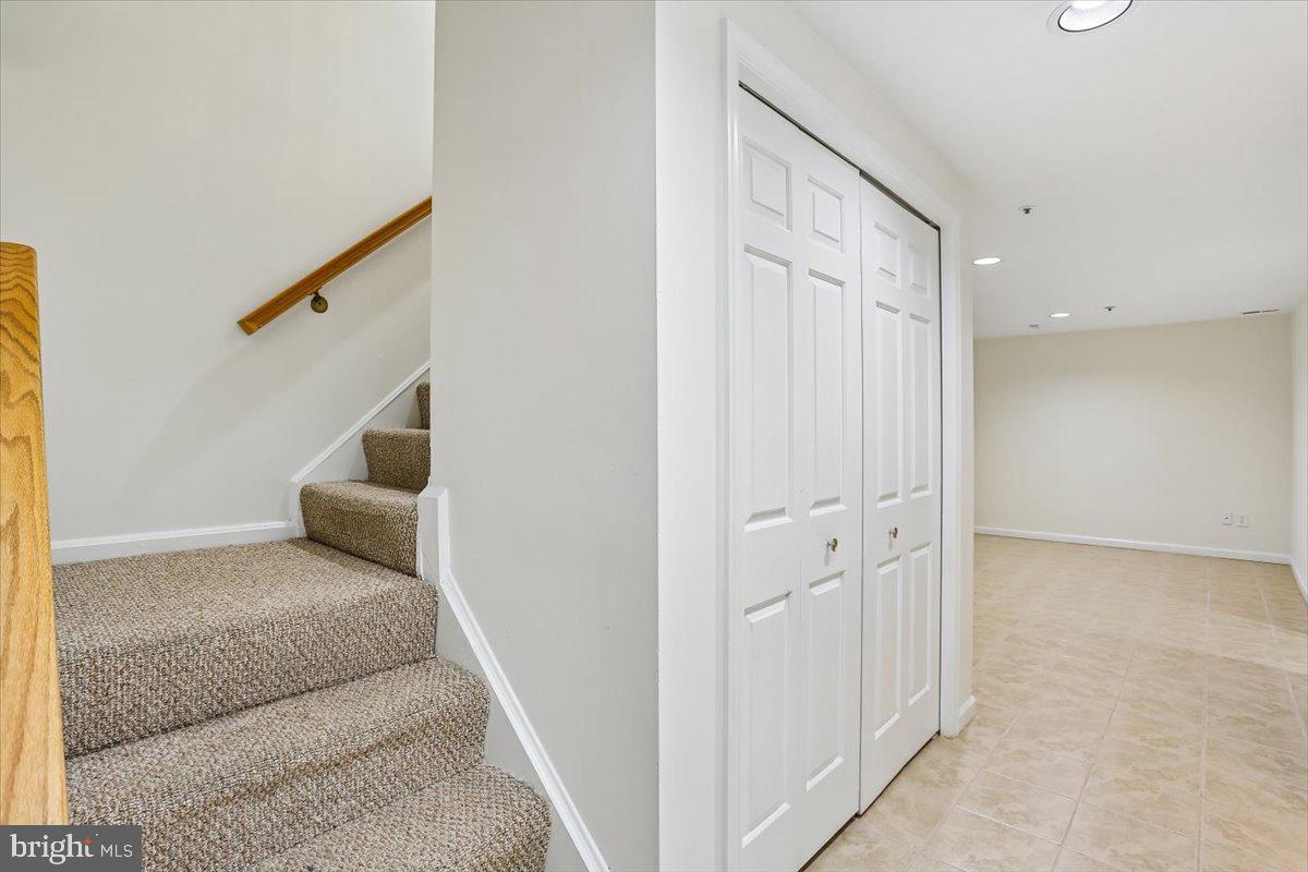 HOLLY POINTE - Residential