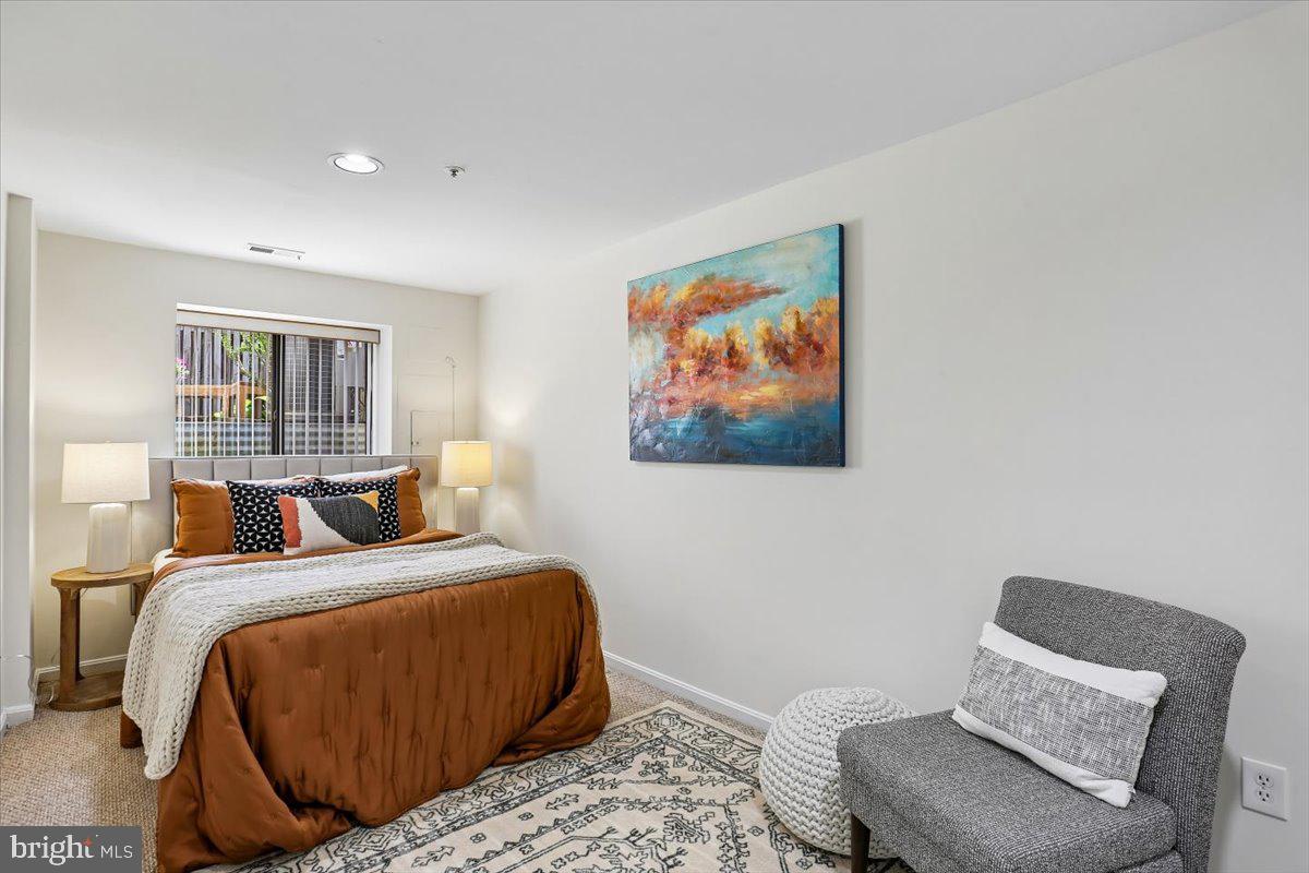 HOLLY POINTE - Residential