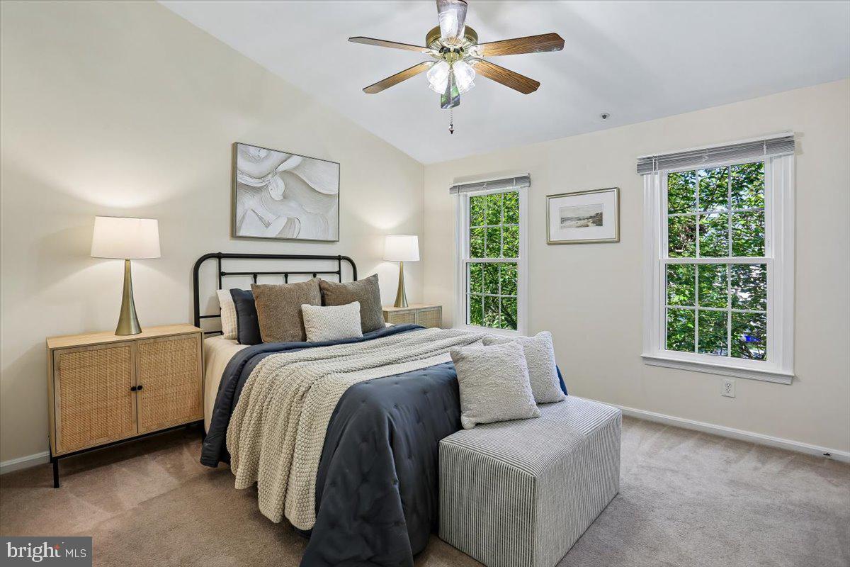 HOLLY POINTE - Residential