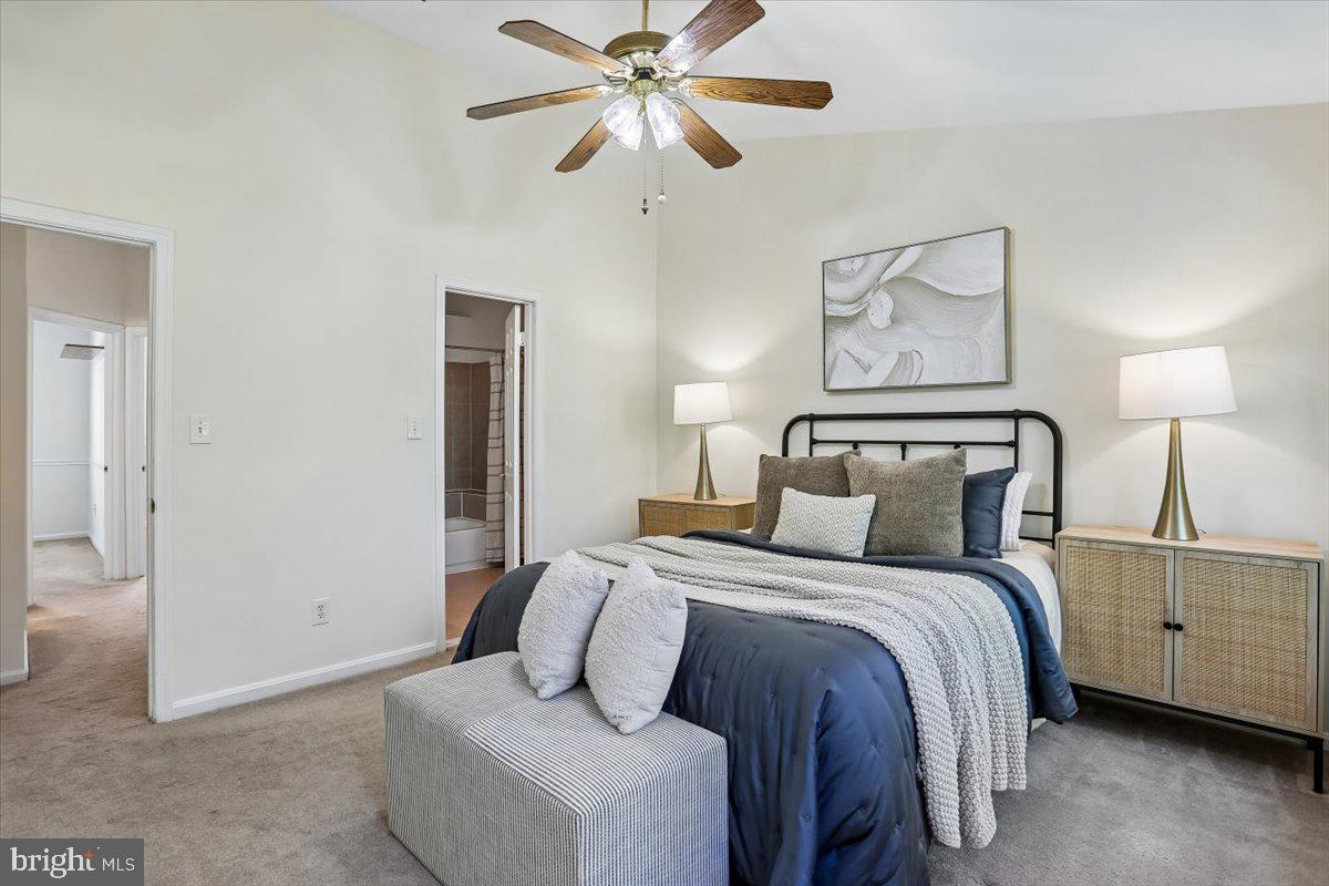 HOLLY POINTE - Residential