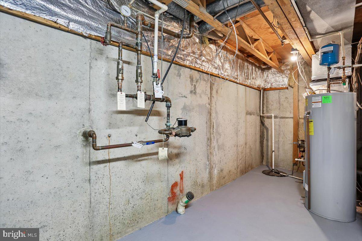 HOLLY POINTE - Residential