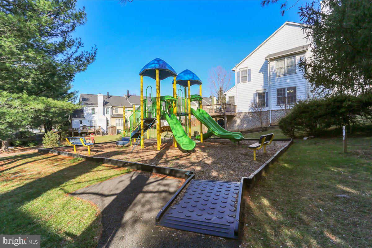 HOLLY POINTE - Residential